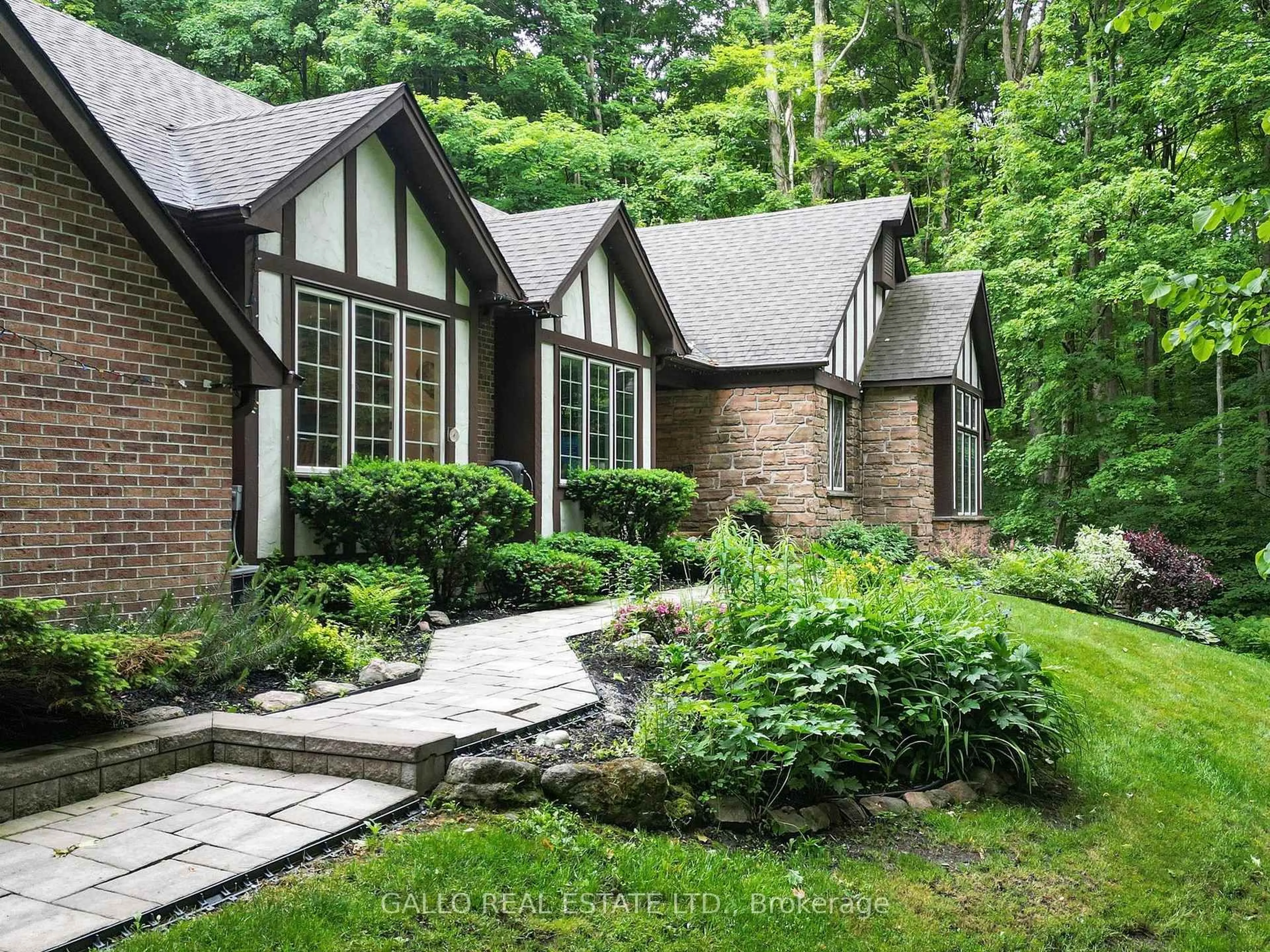 Home with brick exterior material, street for 15 Maple Bush Tr, Whitchurch-Stouffville Ontario L4A 7X4
