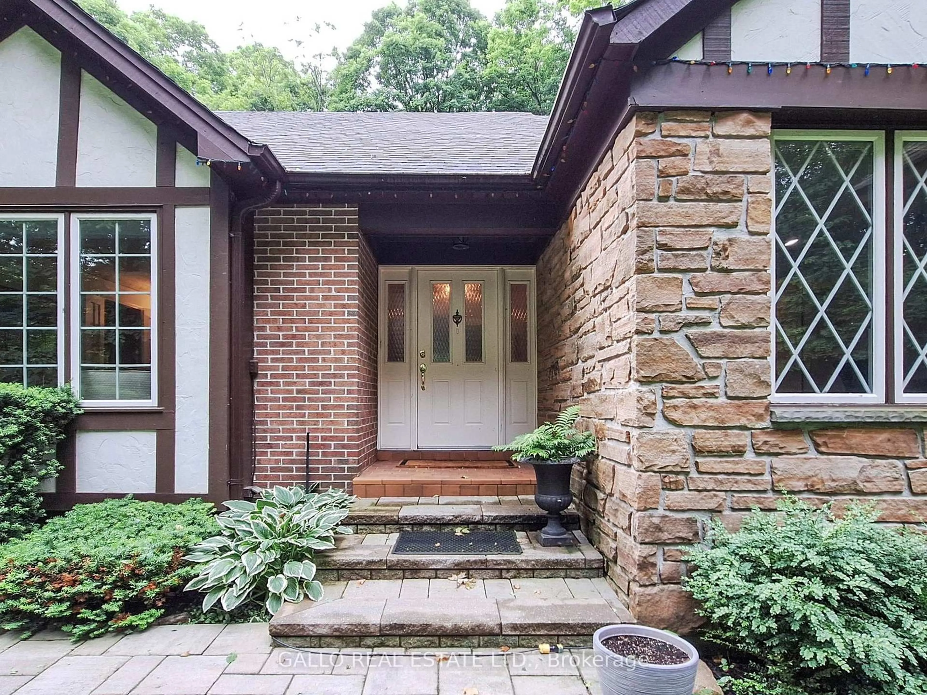 Home with brick exterior material, street for 15 Maple Bush Tr, Whitchurch-Stouffville Ontario L4A 7X4