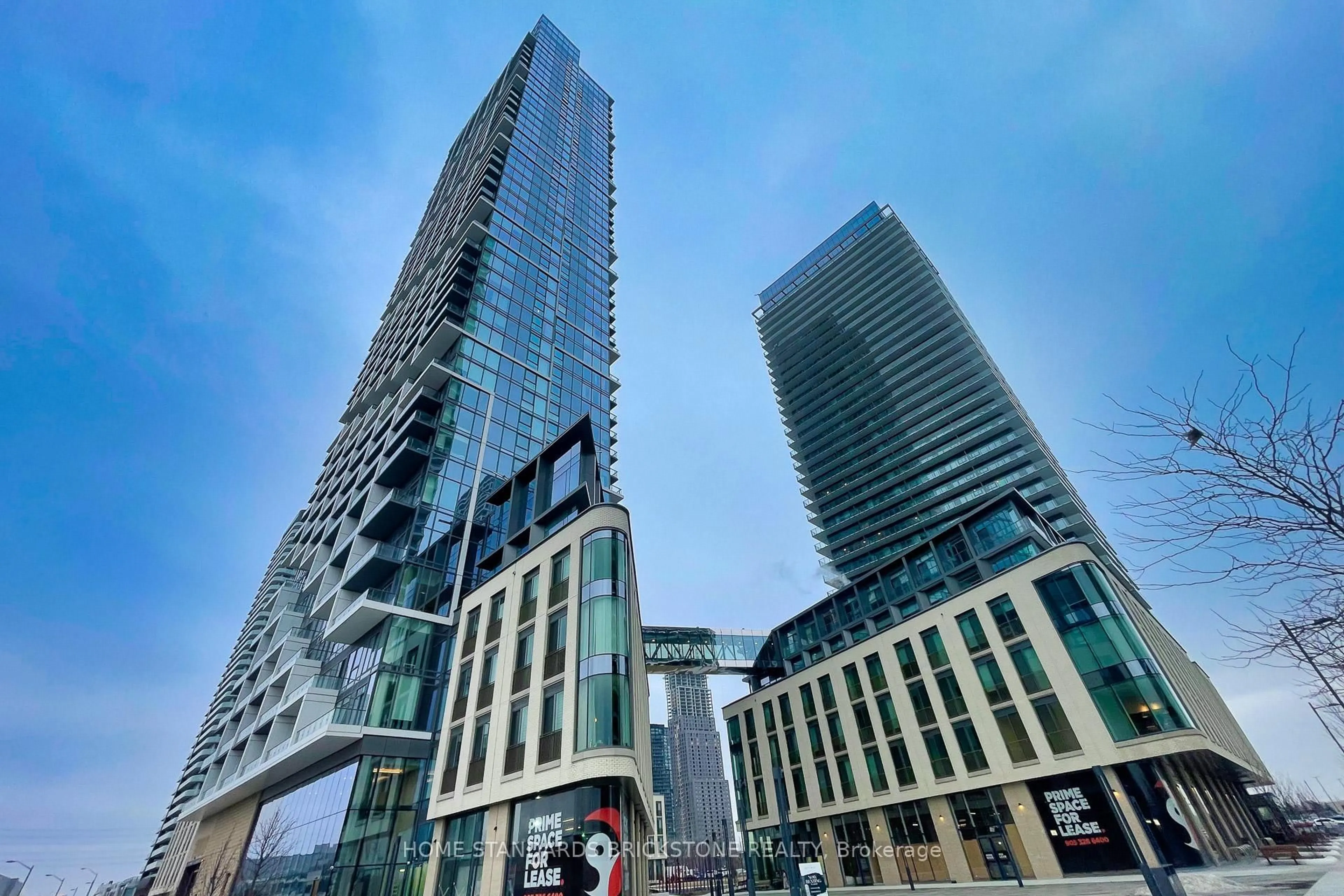 Indoor foyer for 1000 Portage Pkwy #2110, Vaughan Ontario L4K 0L1