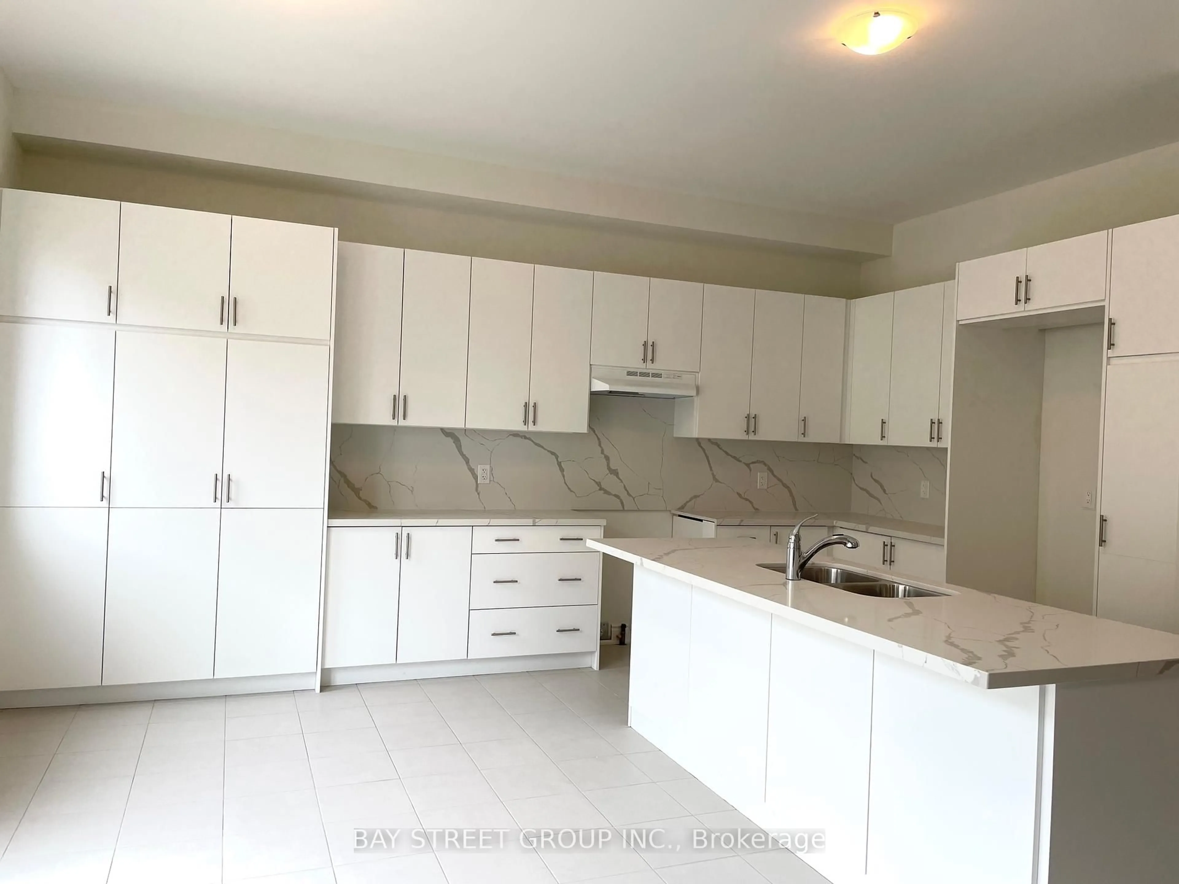 Open concept kitchen, unknown for 32 Current Dr, Richmond Hill Ontario L4S 0M8