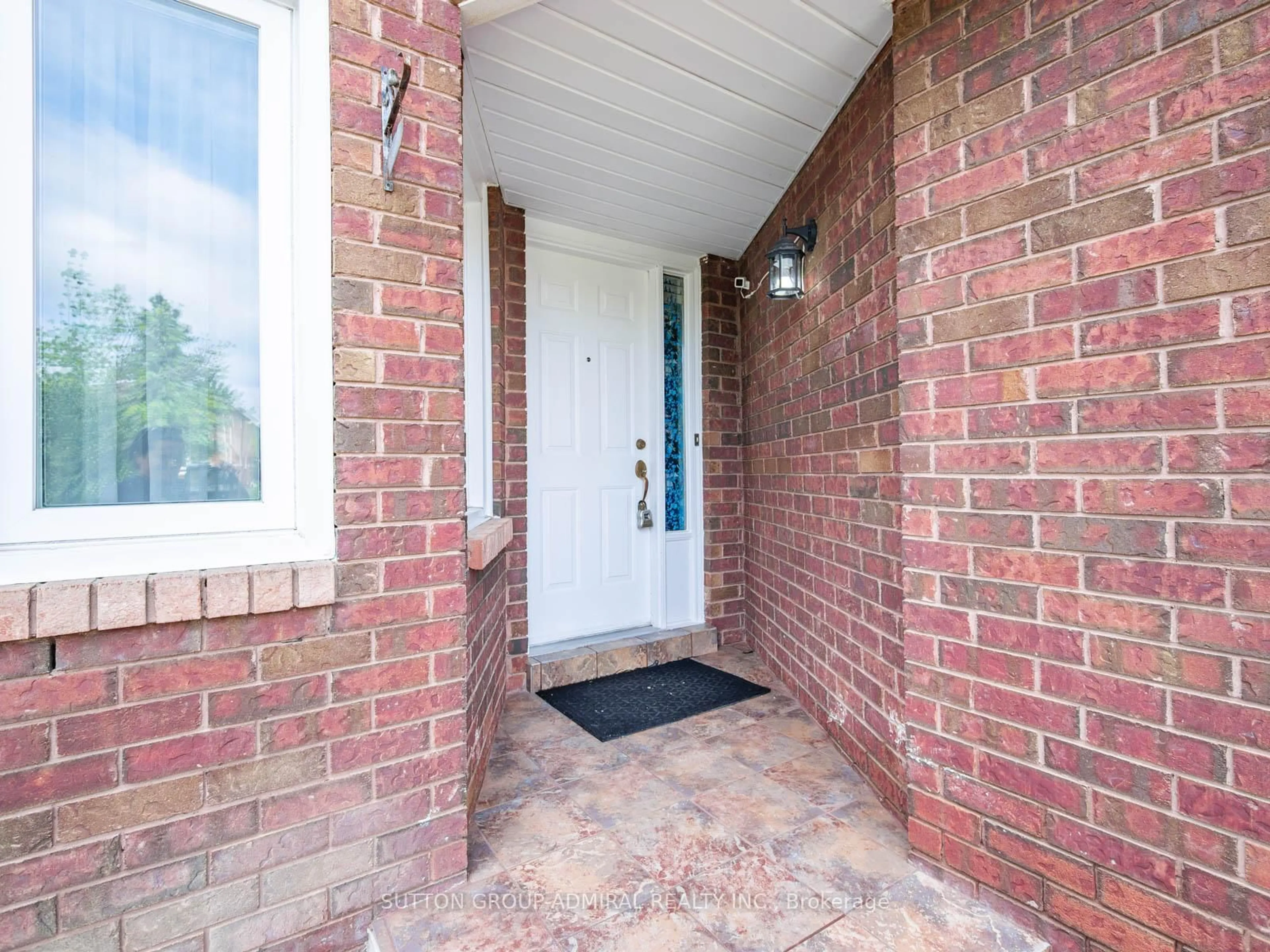 Indoor entryway for 280 Bernard Ave, Richmond Hill Ontario L4S 1C9