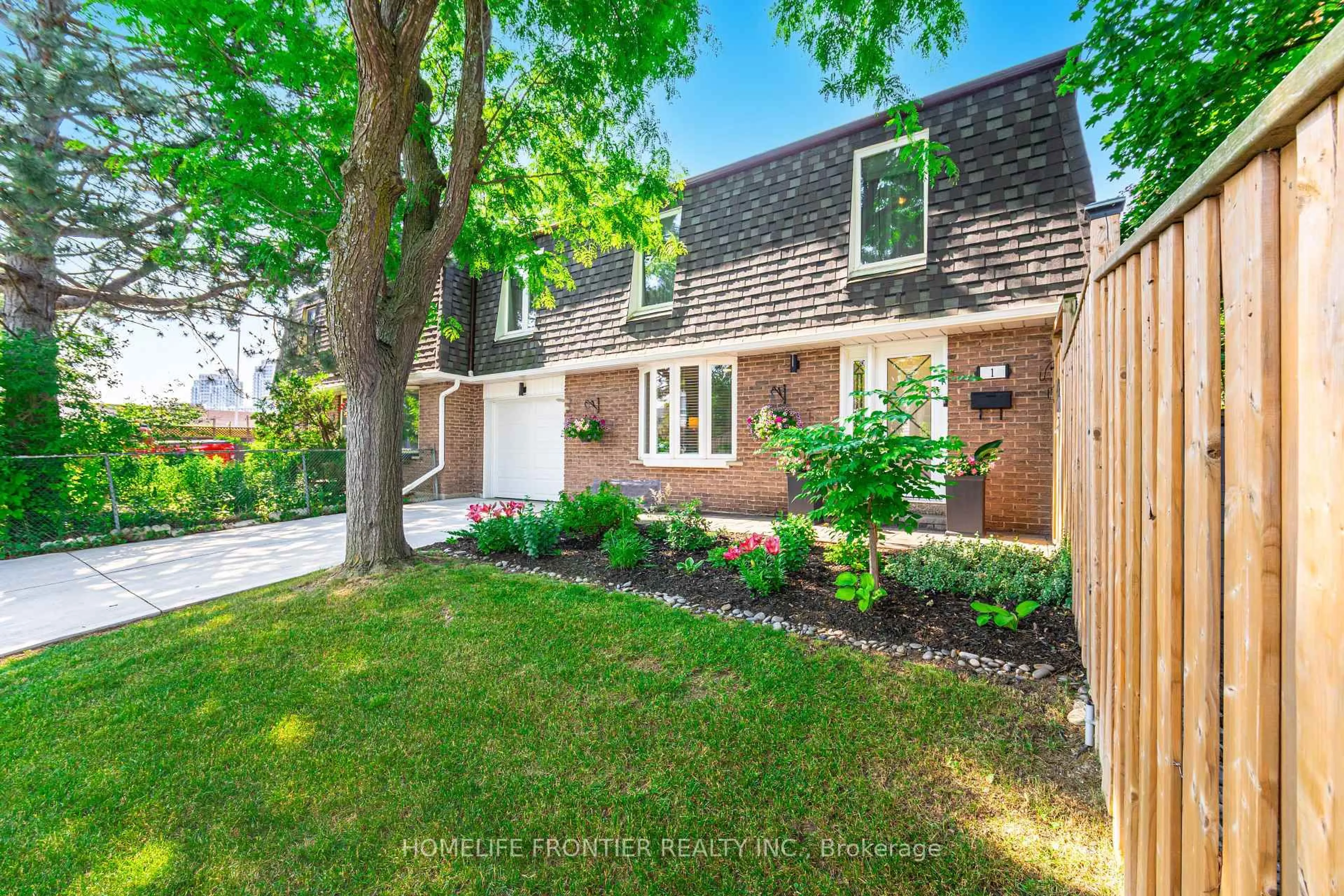 Home with brick exterior material, street for 1 Denava Gate, Richmond Hill Ontario L4C 5E3
