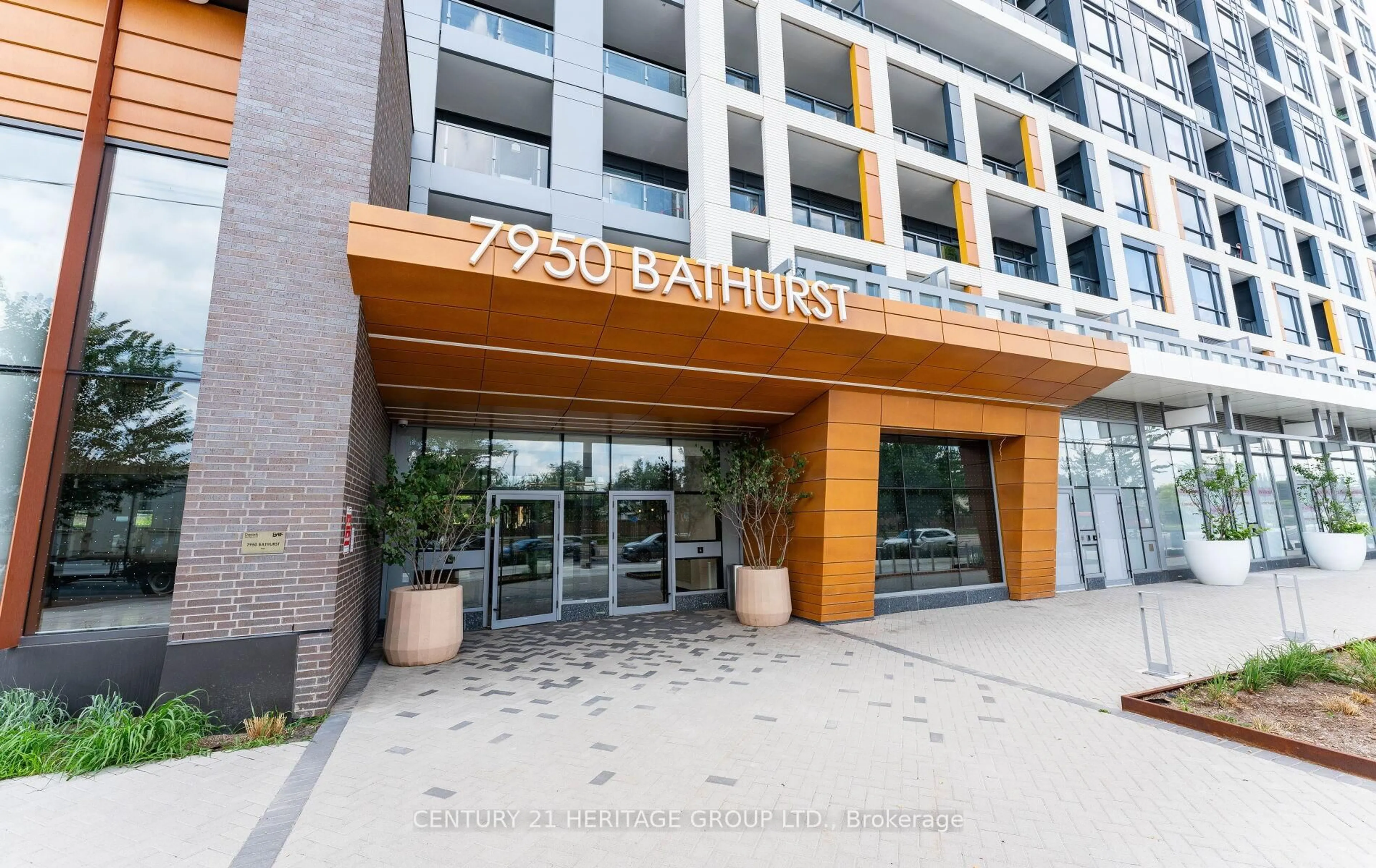 Indoor foyer for 7950 Bathurst St #201, Vaughan Ontario L4J 0L4