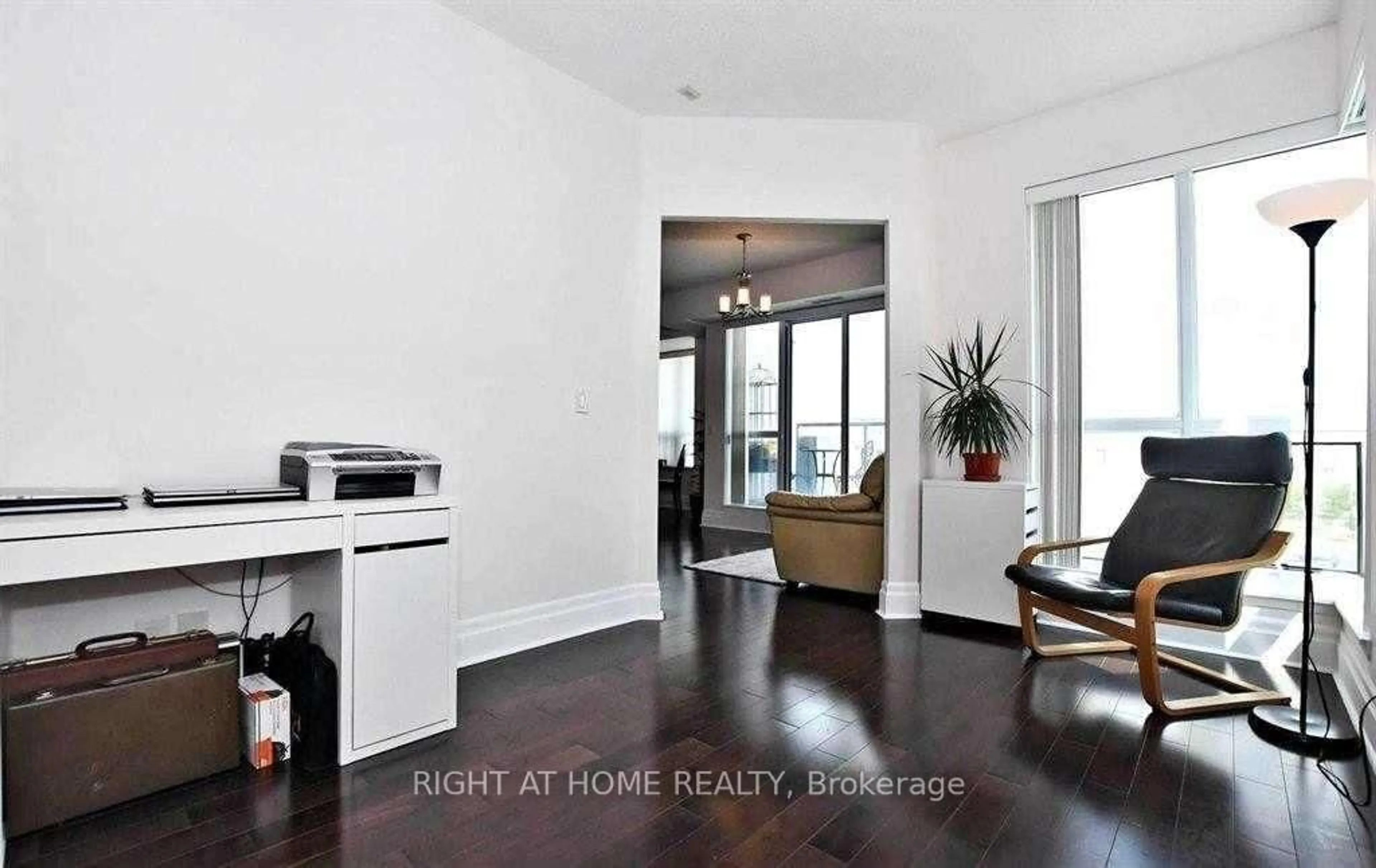 Unknown for 21 Upper Duke Cres #405, Markham Ontario L6G 0B7