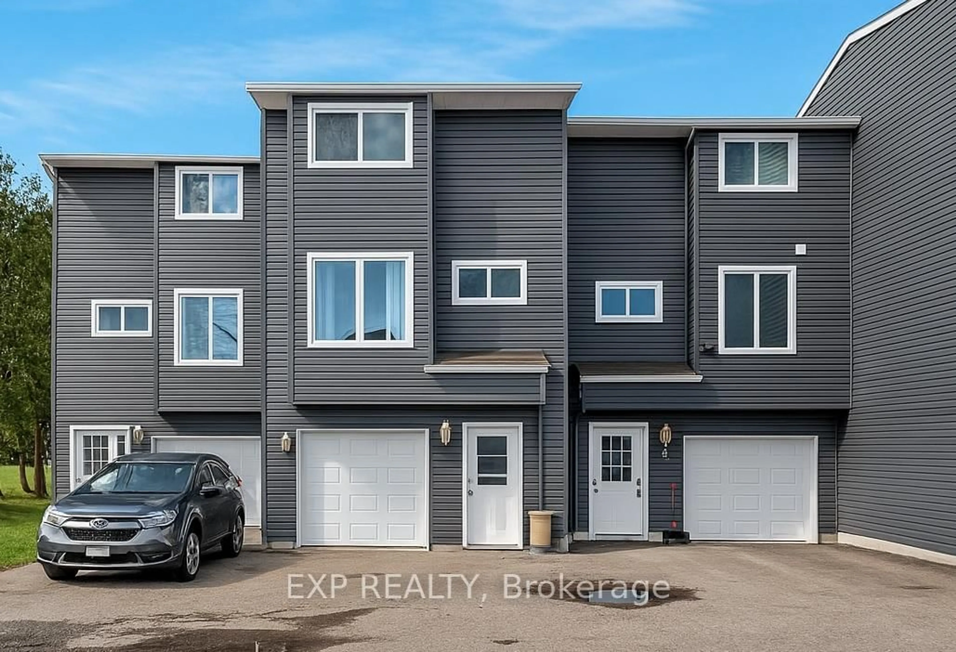 Home with vinyl exterior material, street for 113 North St #2, Georgina Ontario L0E 1R0