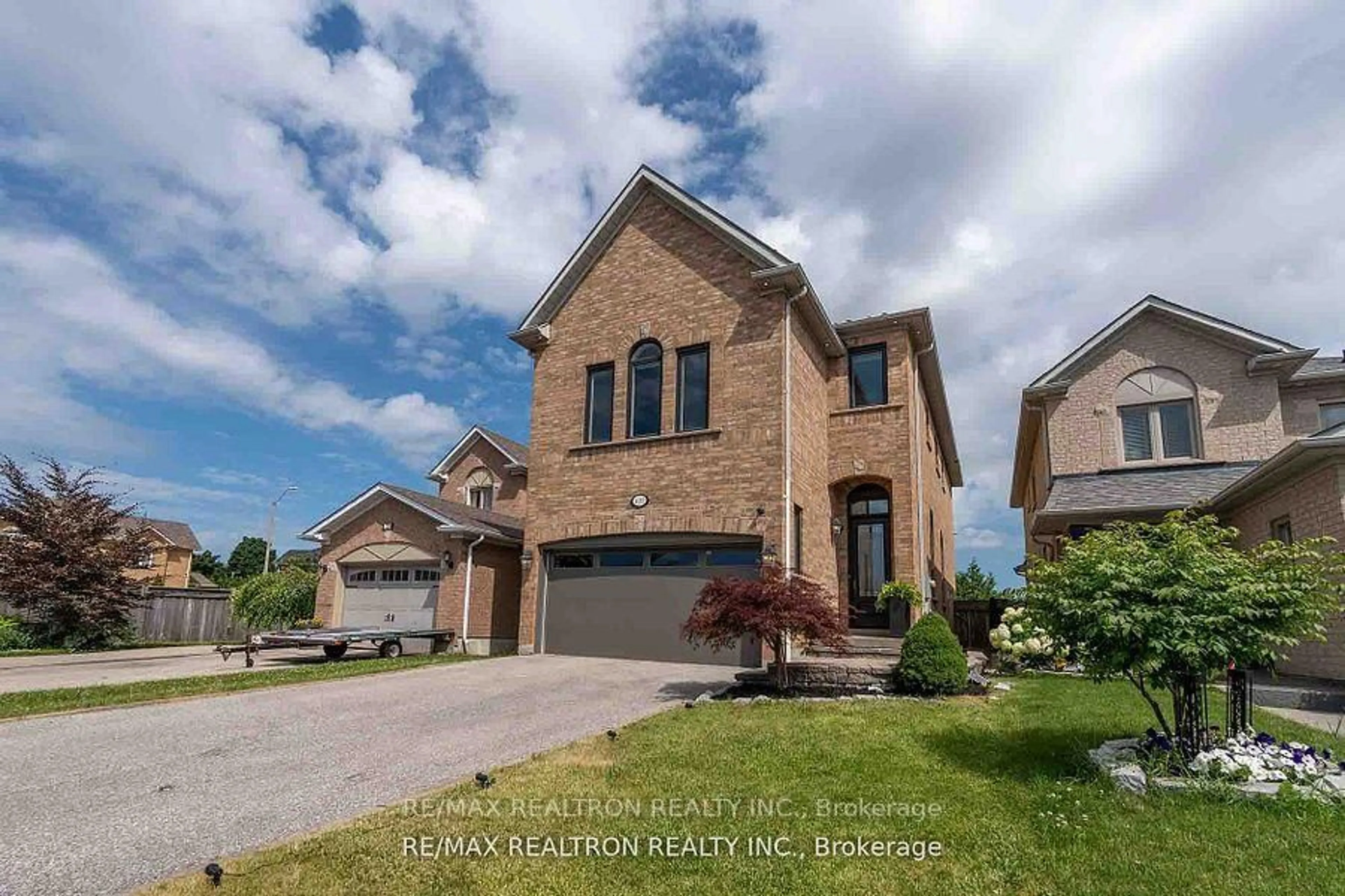 Home with brick exterior material, street for 121 Broomlands Dr, Vaughan Ontario L6A 2K3