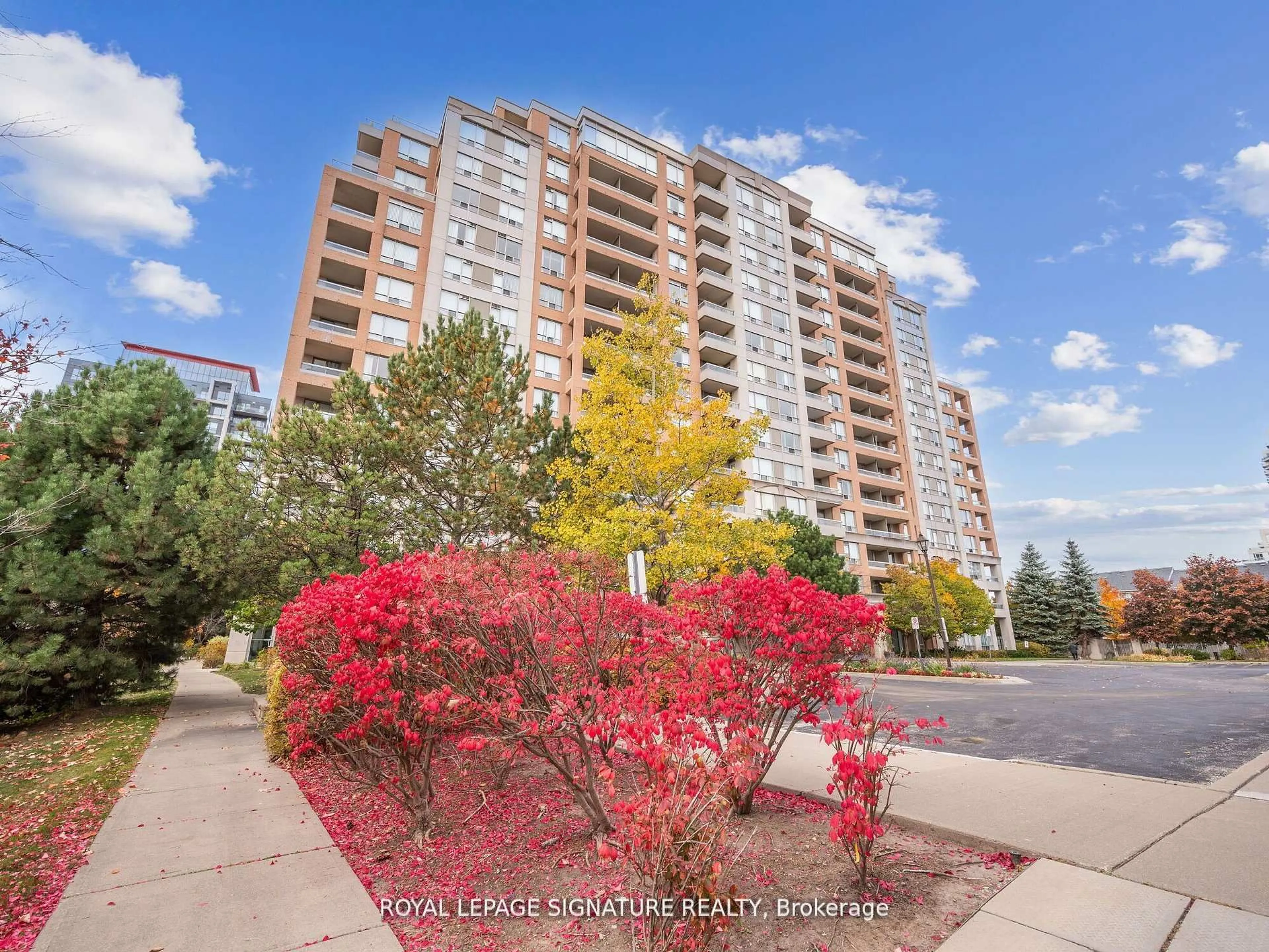 A pic from outside/outdoor area/front of a property/back of a property/a pic from drone, unknown for 9 Northern Hts Dr #502, Richmond Hill Ontario L4B 4M5