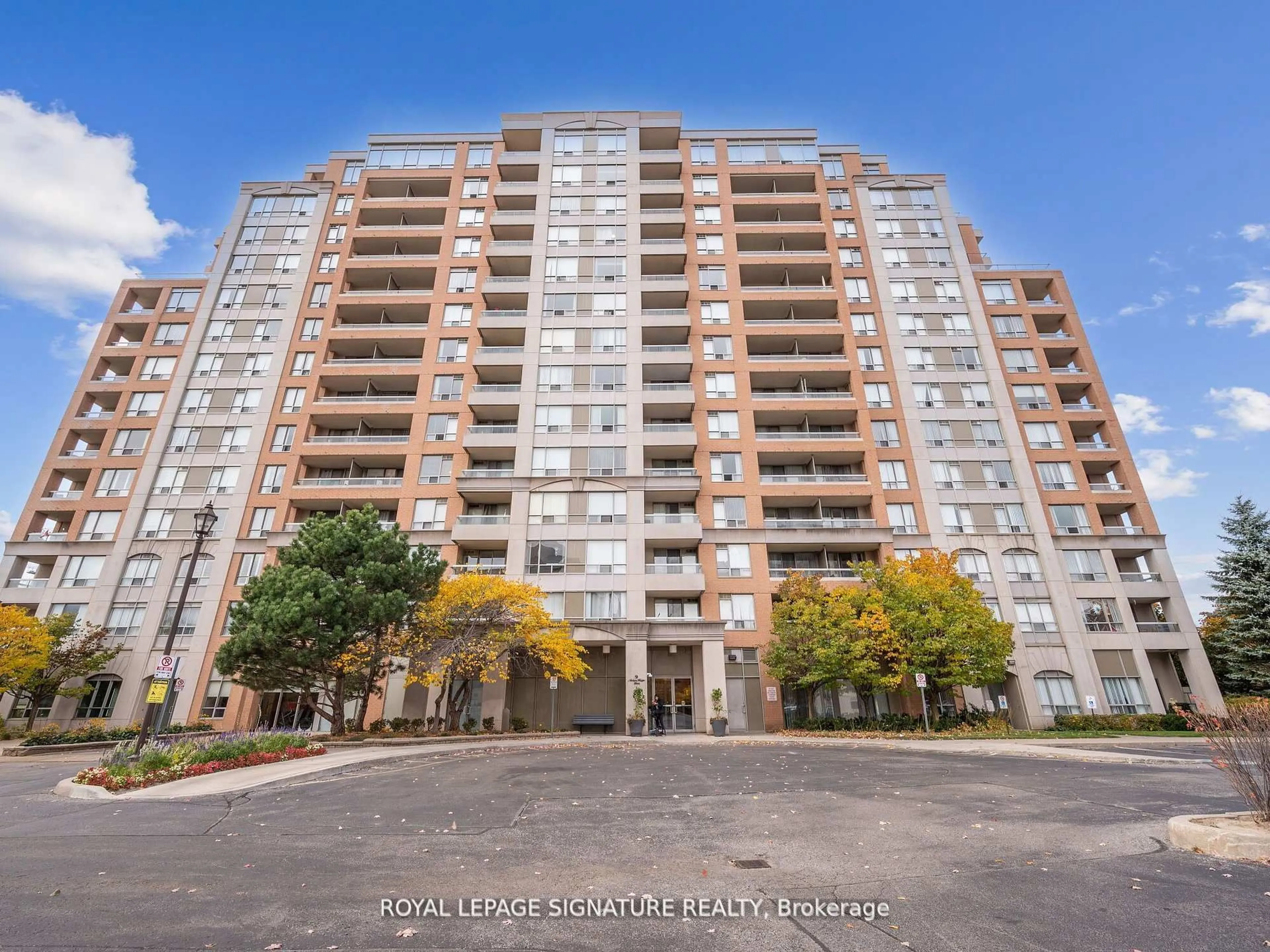 A pic from outside/outdoor area/front of a property/back of a property/a pic from drone, street for 9 Northern Hts Dr #502, Richmond Hill Ontario L4B 4M5