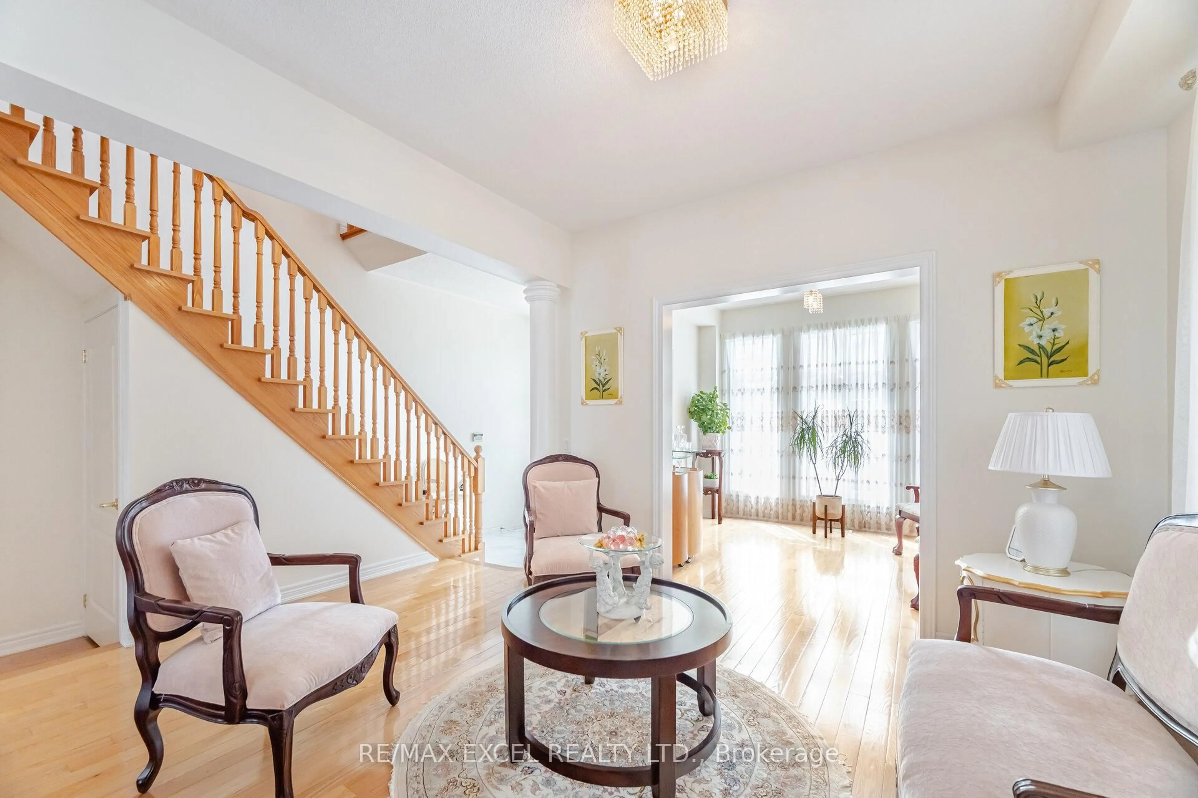 Indoor foyer for 29 Brass Dr, Richmond Hill Ontario L4E 4T3