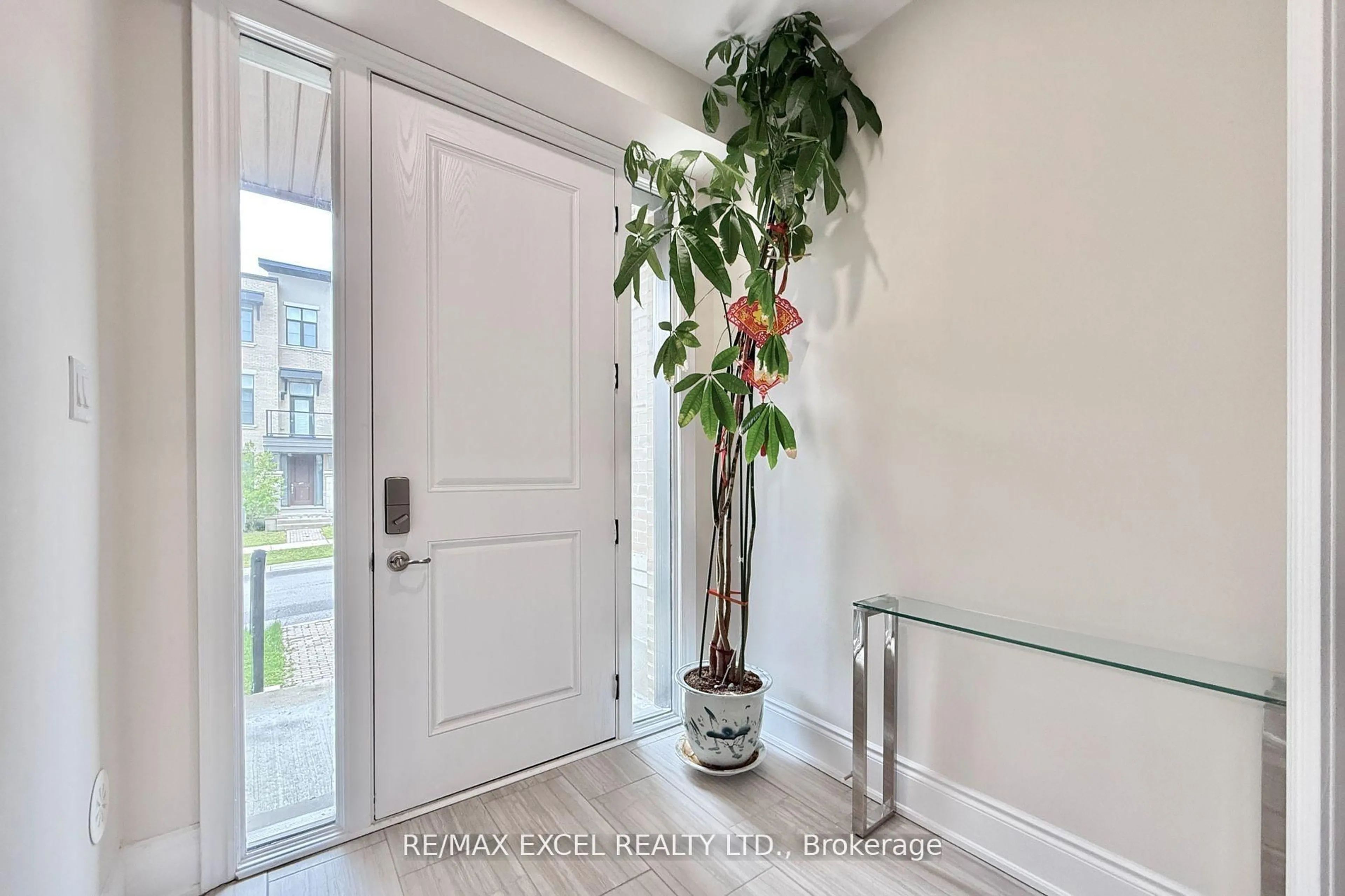 Indoor entryway for 12 Aylin Cres, Vaughan Ontario L6A 4Z8
