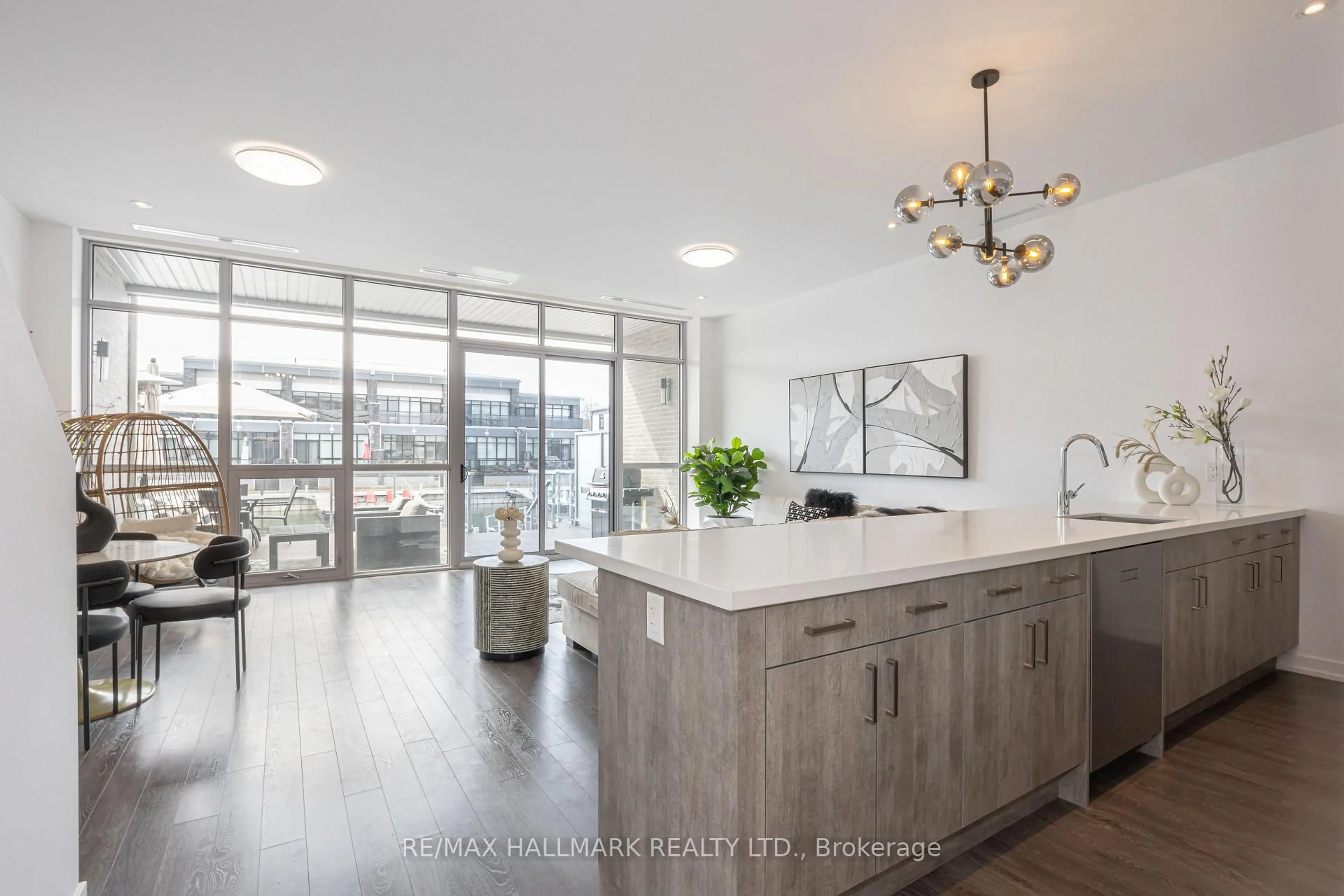 Open concept kitchen, unknown for 3712 Ferretti Crt, Innisfil Ontario L9S 0N6