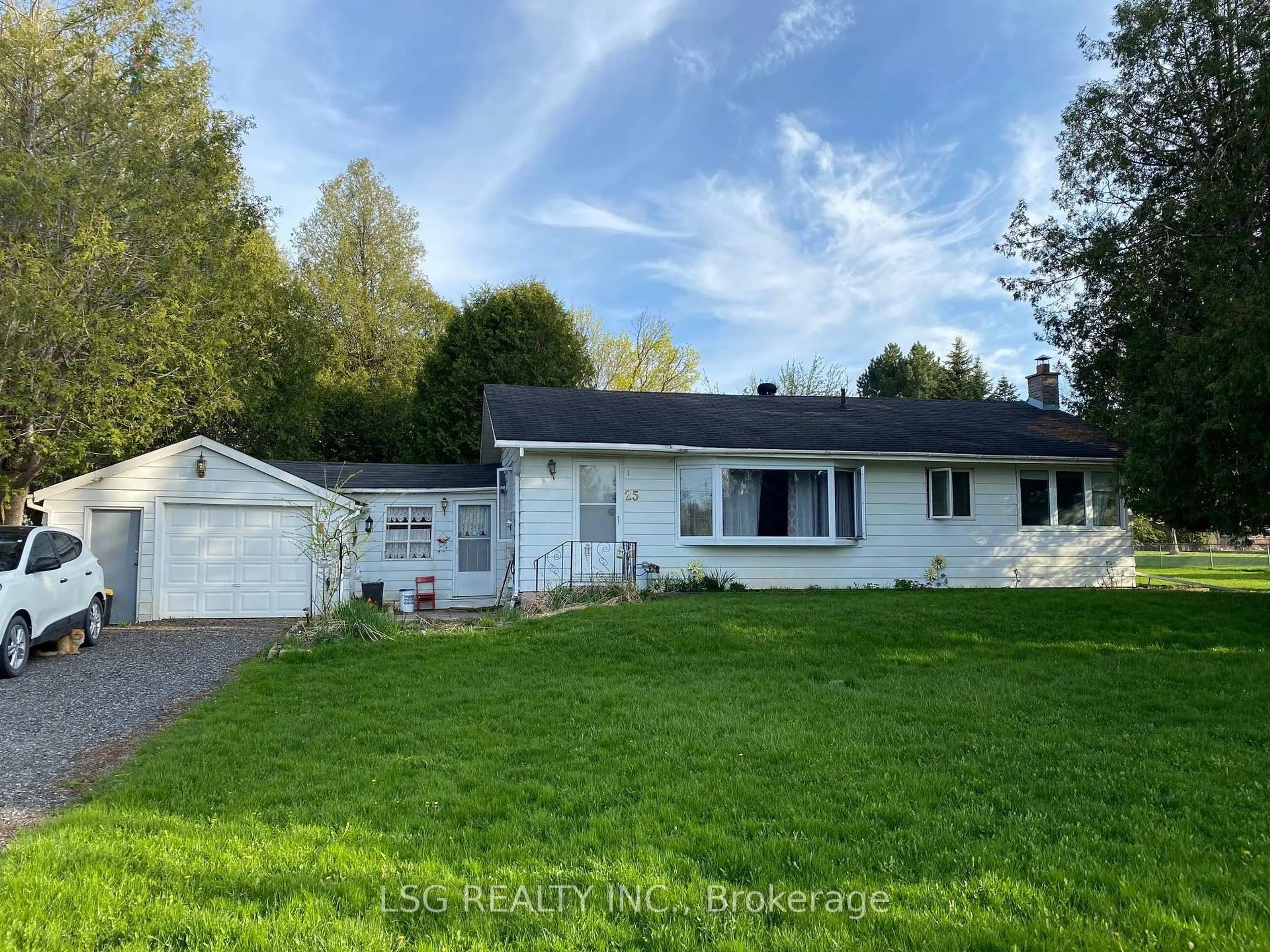 A pic from outside/outdoor area/front of a property/back of a property/a pic from drone, unknown for 25 Sharon Blvd, East Gwillimbury Ontario L0G 1V0