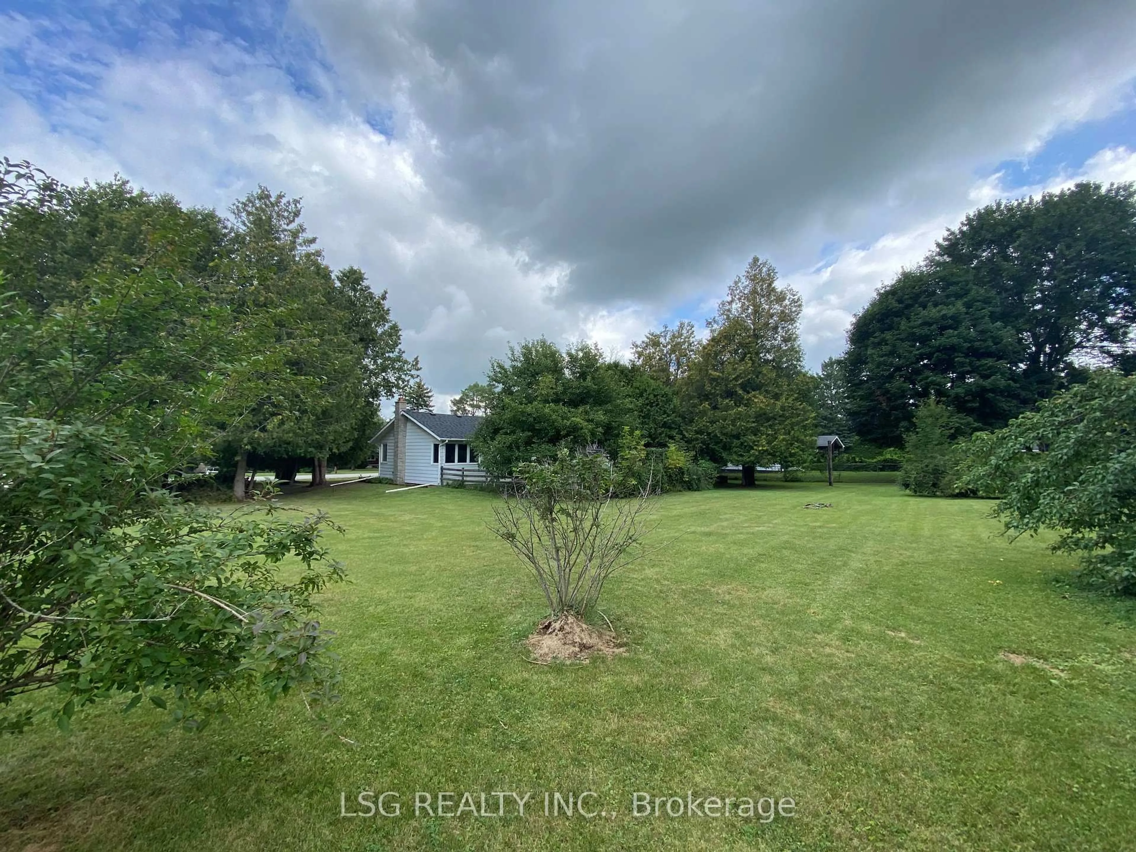A pic from outside/outdoor area/front of a property/back of a property/a pic from drone, forest/trees view for 25 Sharon Blvd, East Gwillimbury Ontario L0G 1V0