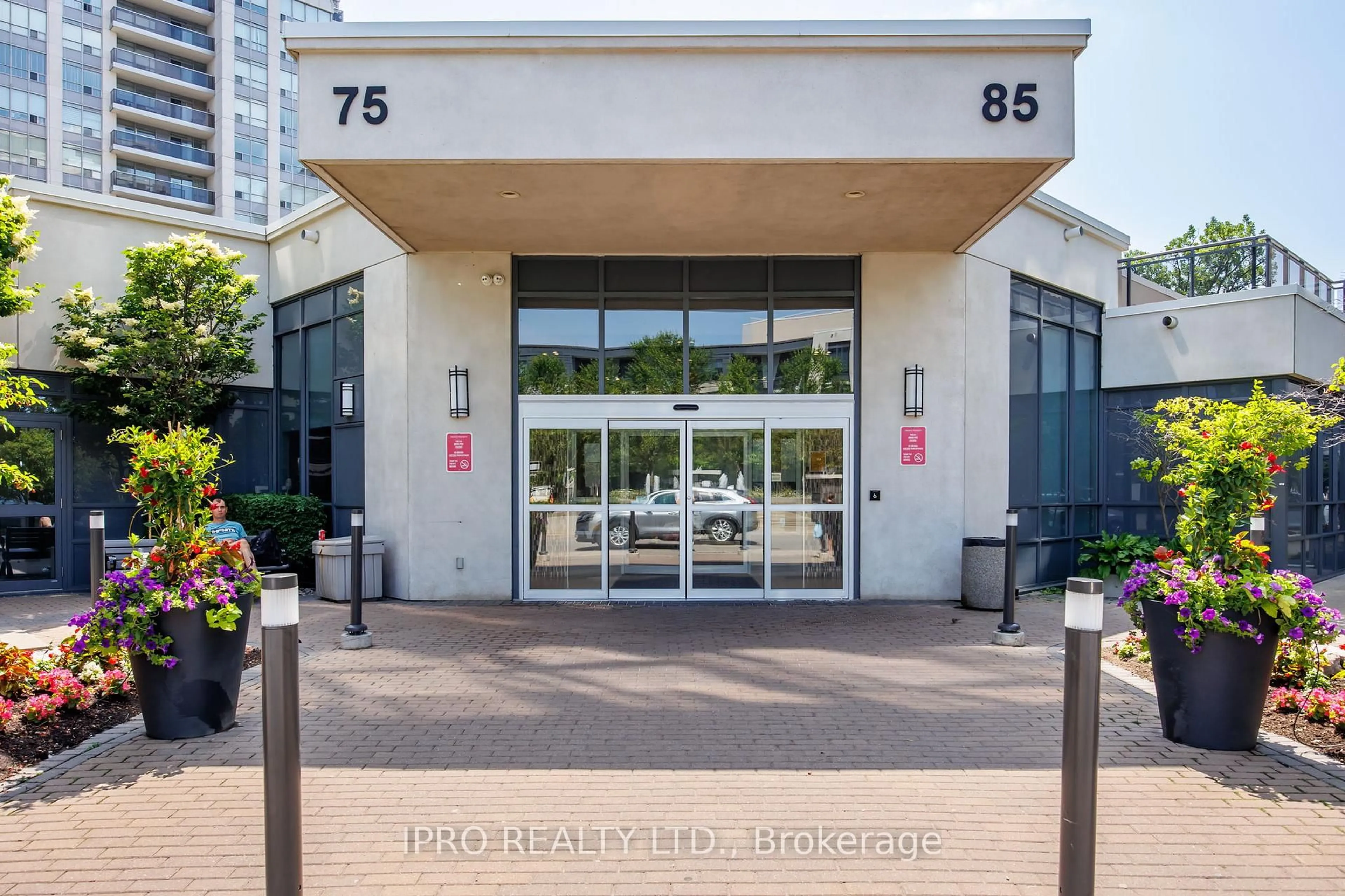 Indoor foyer for 85 North Park Rd #608, Vaughan Ontario L4J 0H9