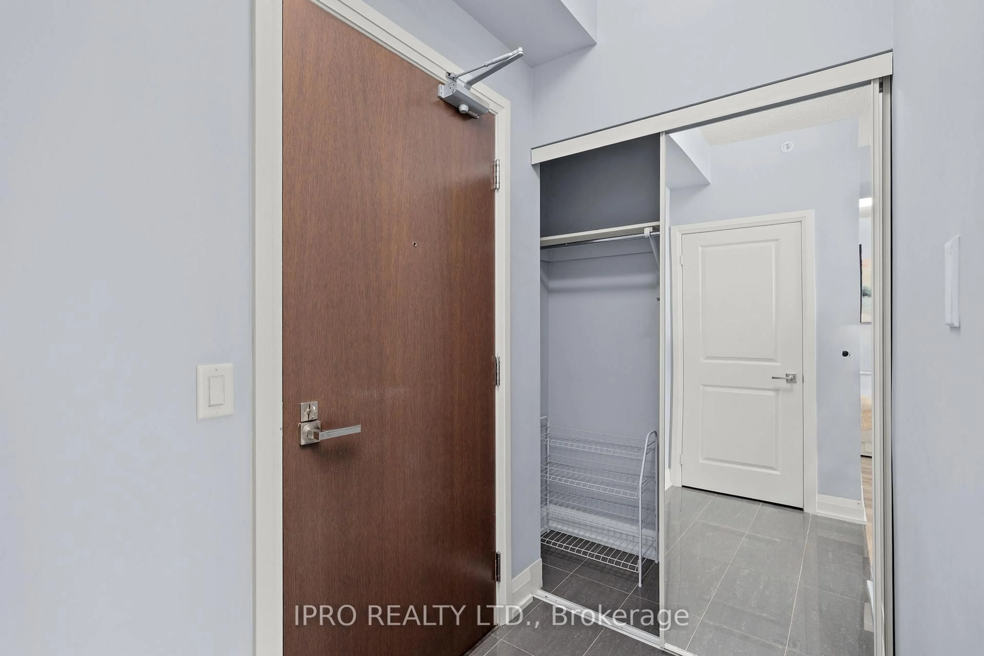 Indoor entryway for 85 North Park Rd #608, Vaughan Ontario L4J 0H9