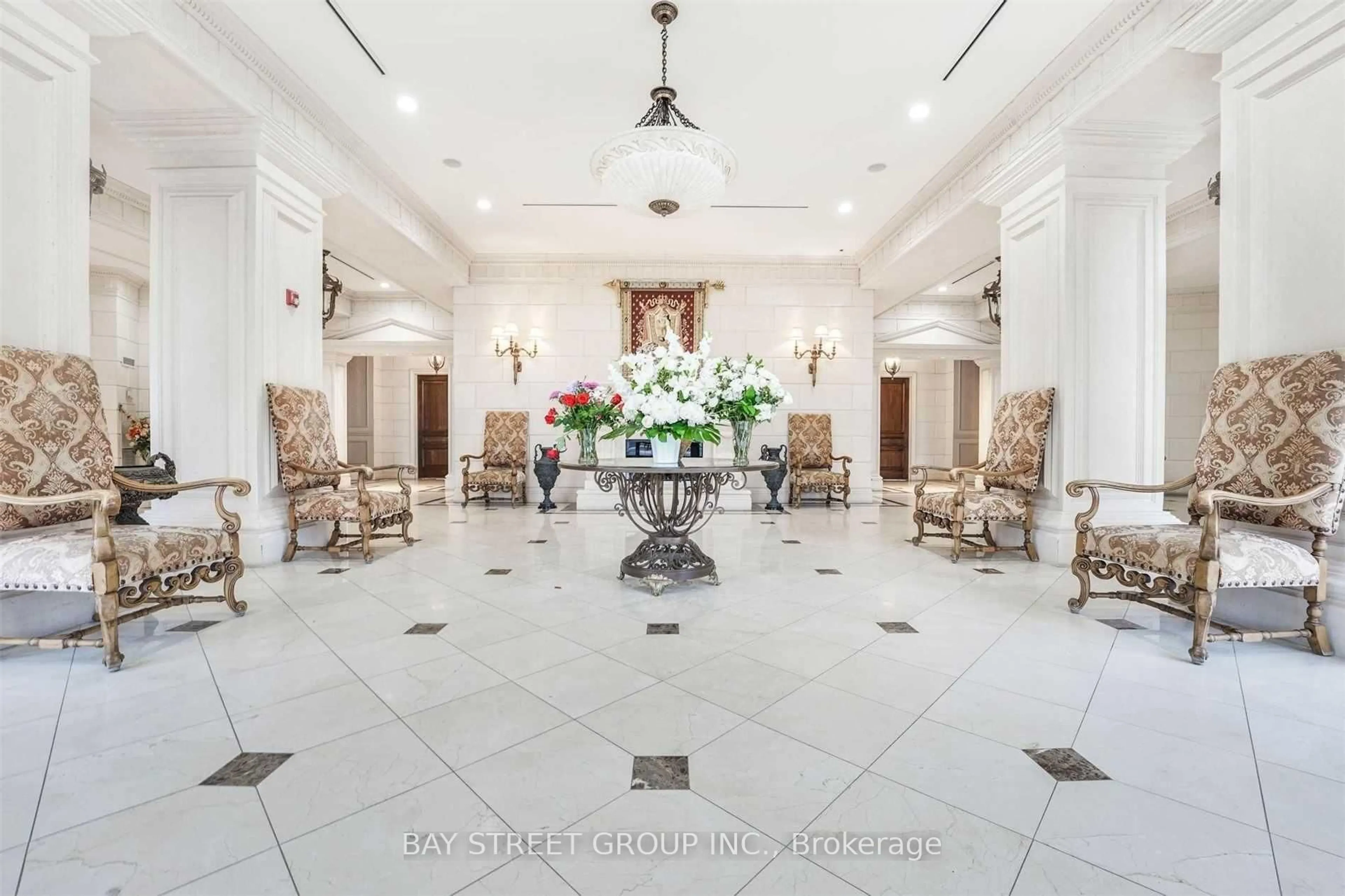 Indoor foyer for 9225 Jane St #1406, Vaughan Ontario L6A 0J7