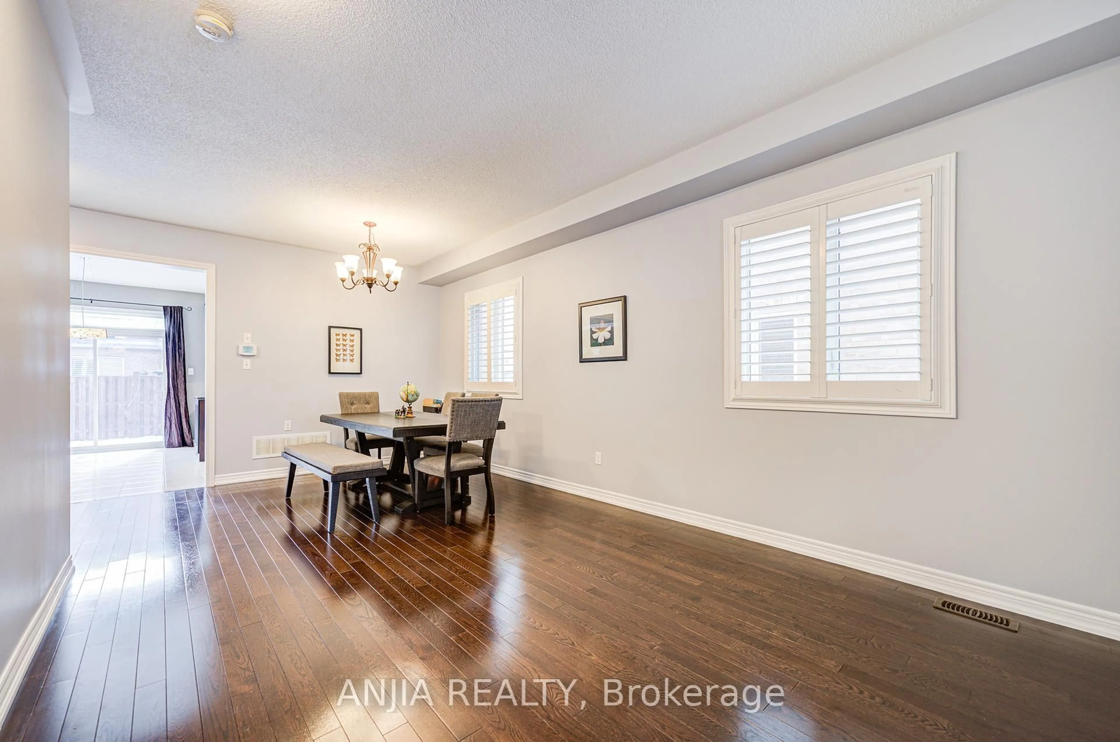 Dining room, wood/laminate floor for 100 James Mccullough Rd, Whitchurch-Stouffville Ontario L4A 0Z2