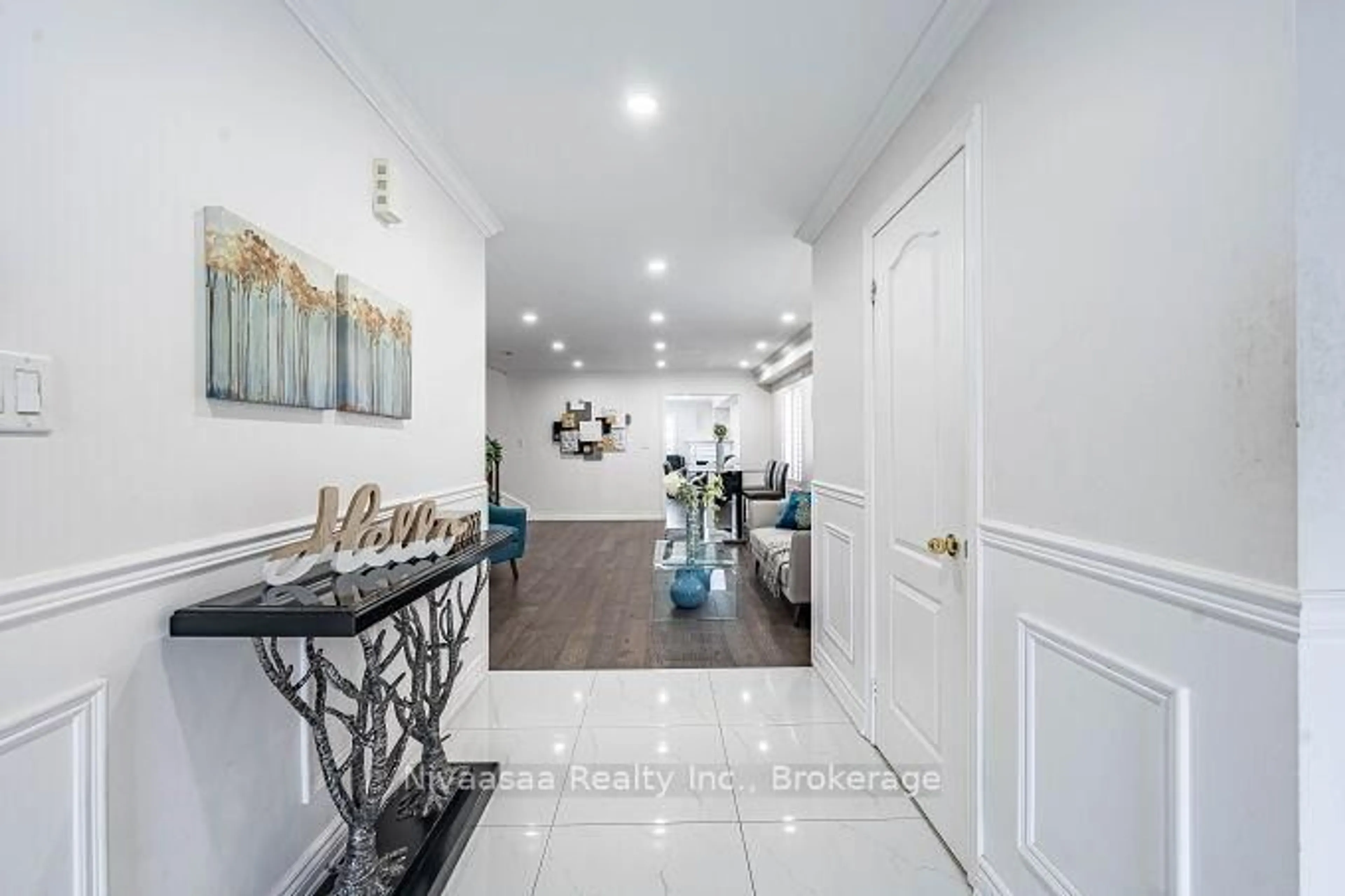Indoor entryway for 155 Castle Park Blvd, Vaughan Ontario L4H 1X5