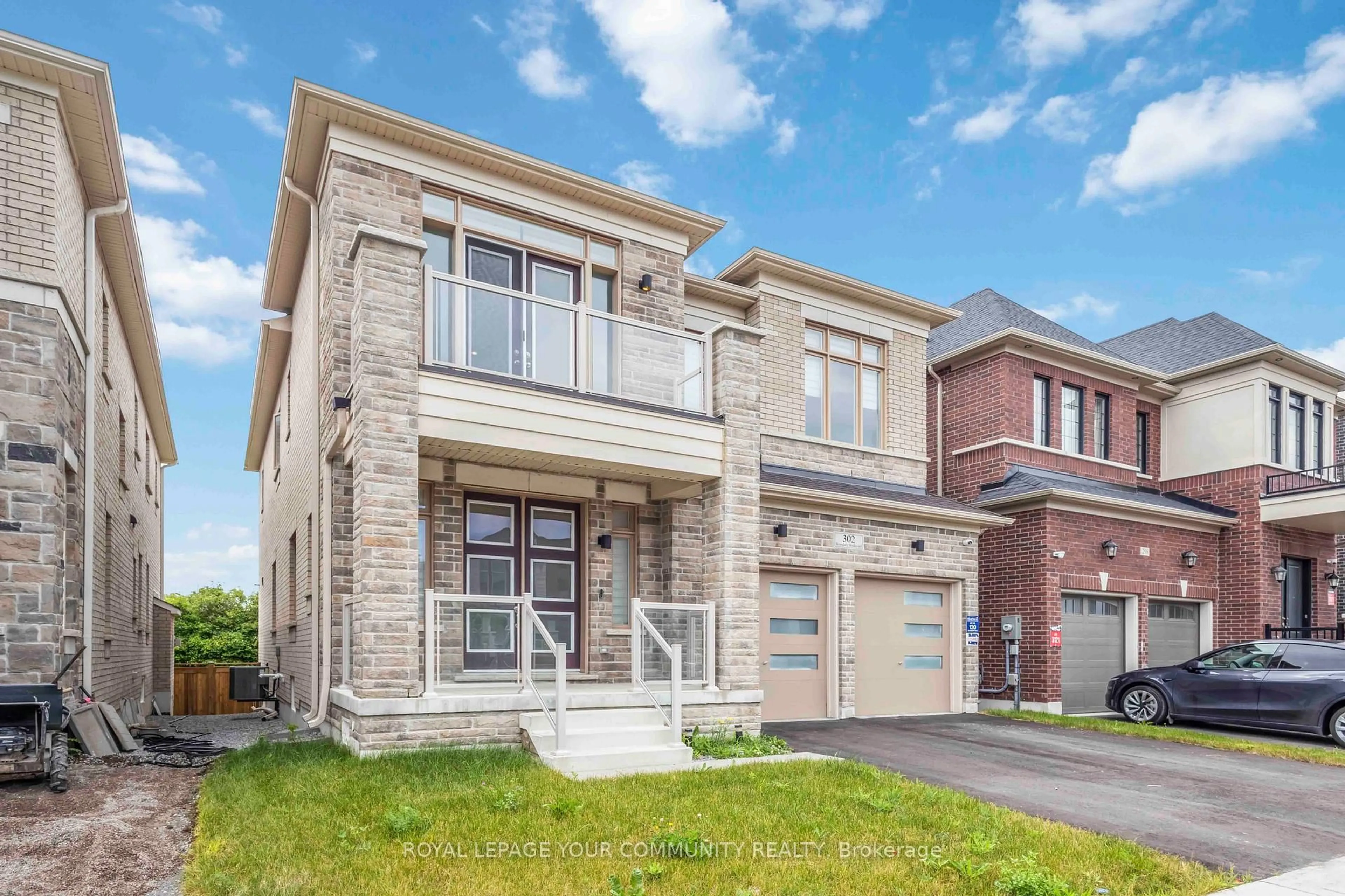 Home with brick exterior material, street for 302 Boundary Blvd, Whitchurch-Stouffville Ontario L4A 5E2
