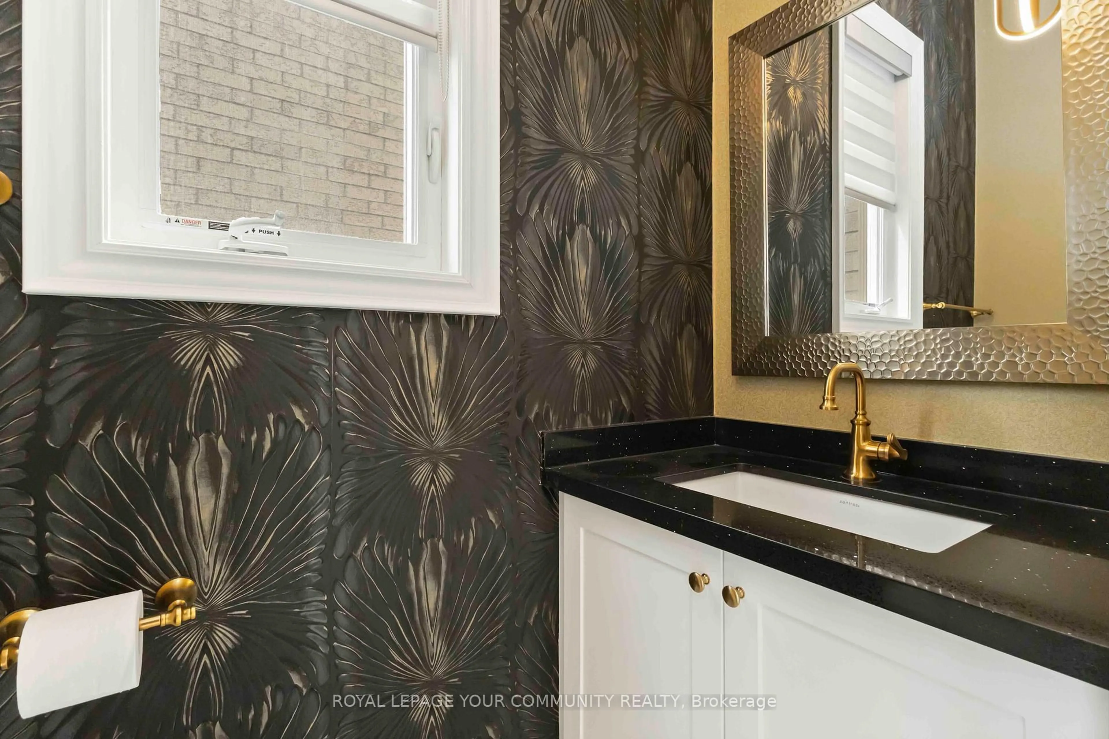 Contemporary bathroom, ceramic/tile floor for 302 Boundary Blvd, Whitchurch-Stouffville Ontario L4A 5E2