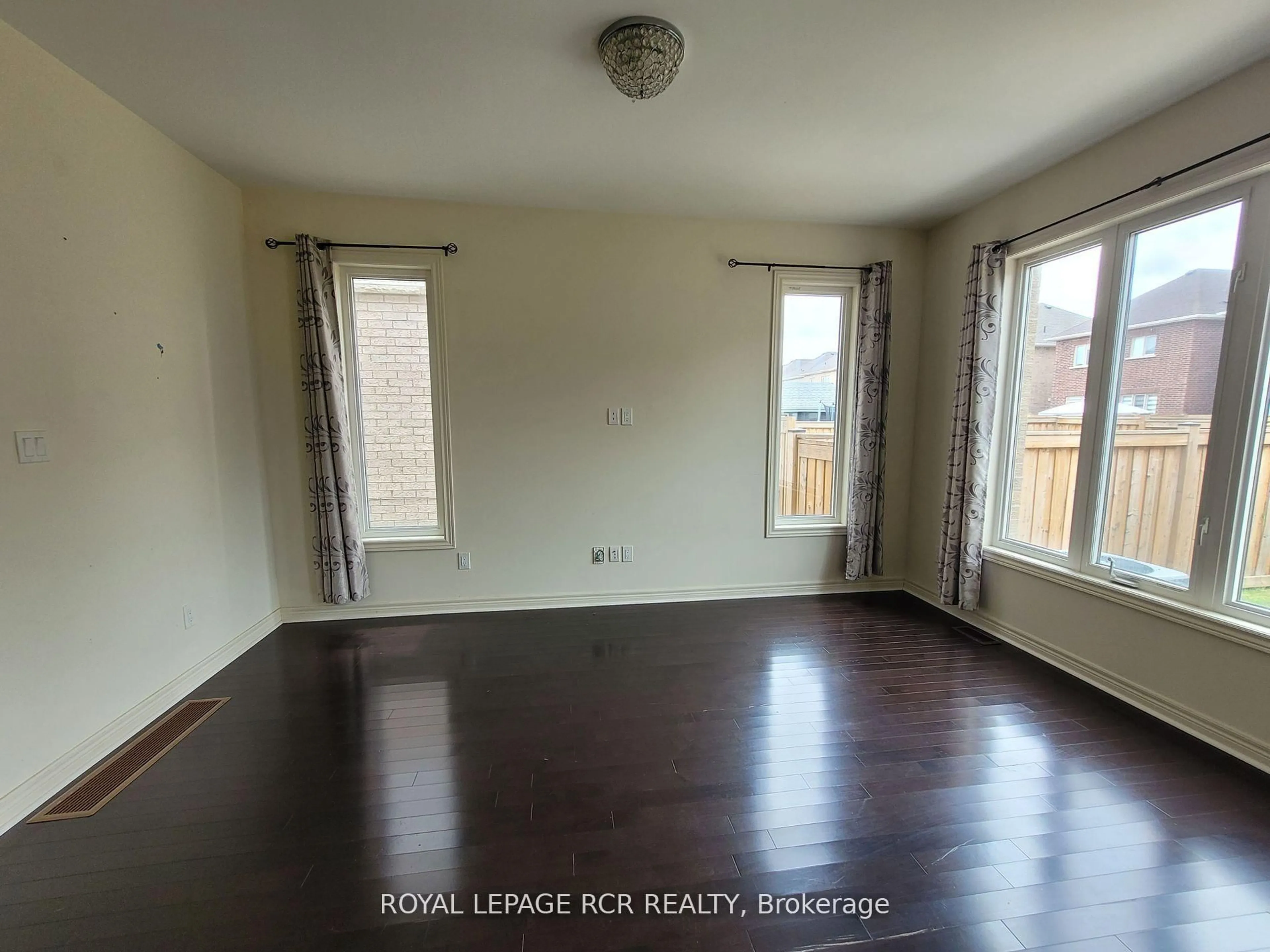A pic of a room for 16 Prady Lane, New Tecumseth Ontario L0G 1W0