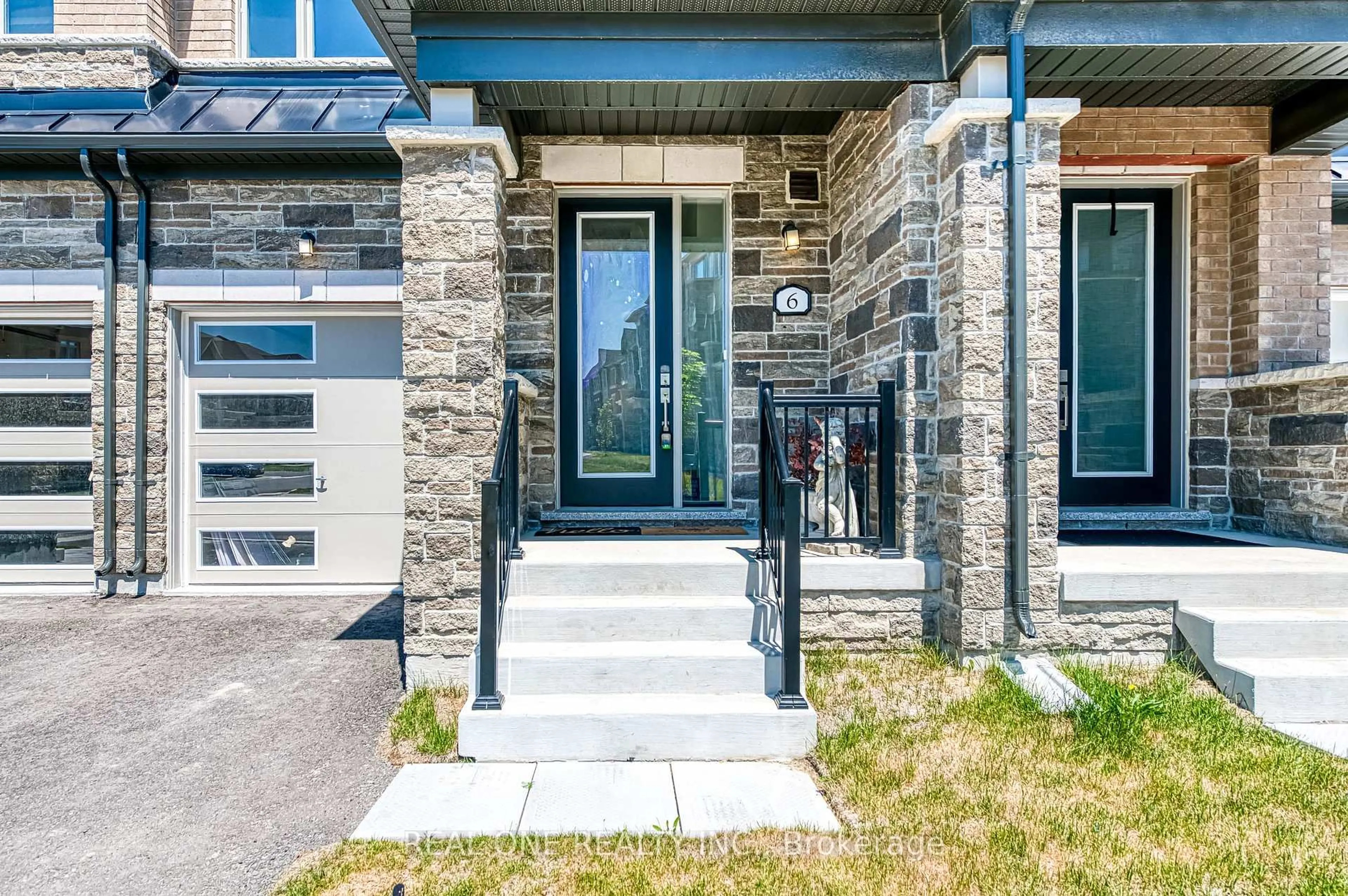 Home with brick exterior material, street for 6 Brofarm Lane, Whitchurch-Stouffville Ontario L4A 0X1