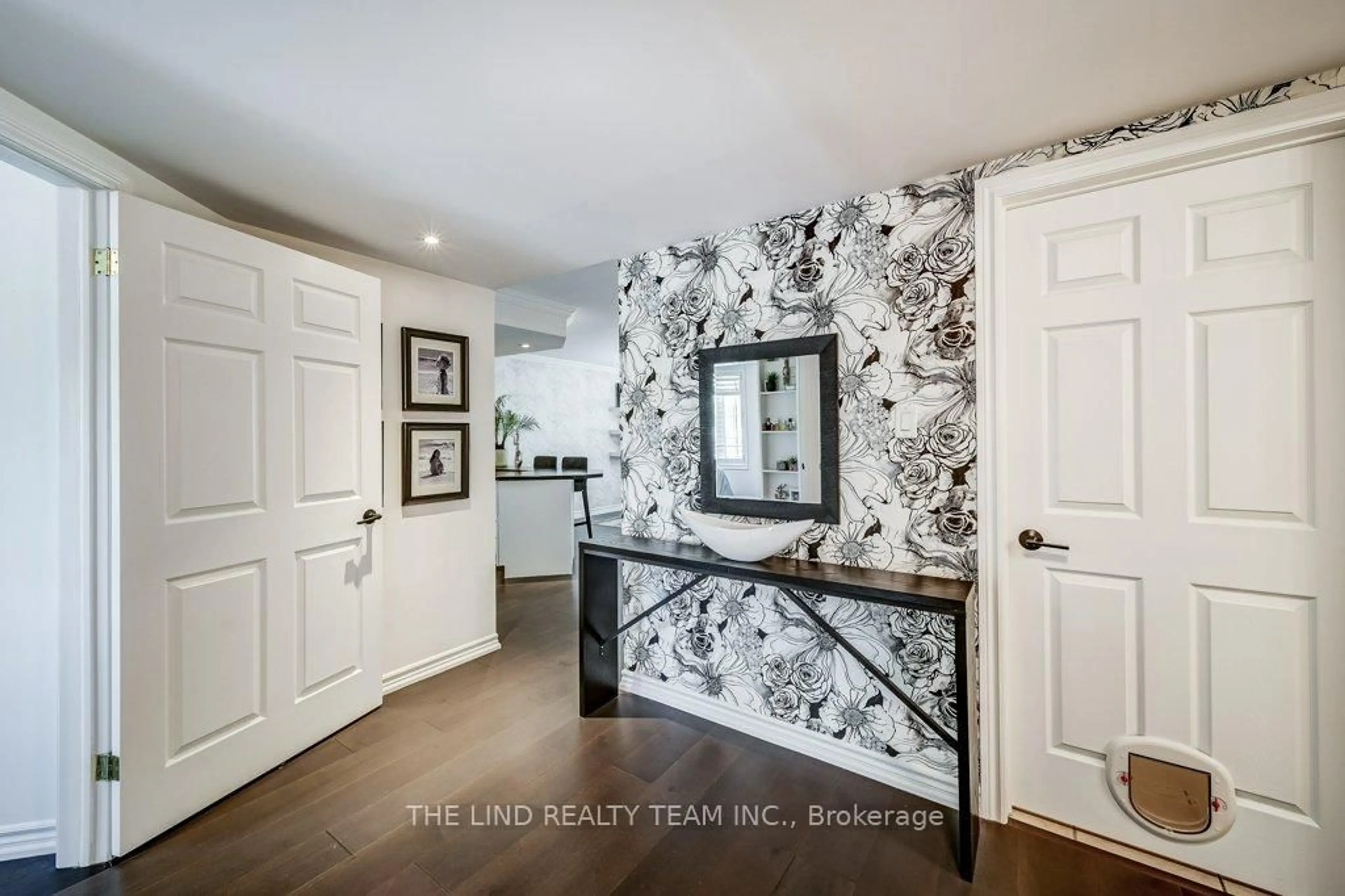 Indoor entryway for 520 Silken Laumann Dr #33, Newmarket Ontario L3X 2S7