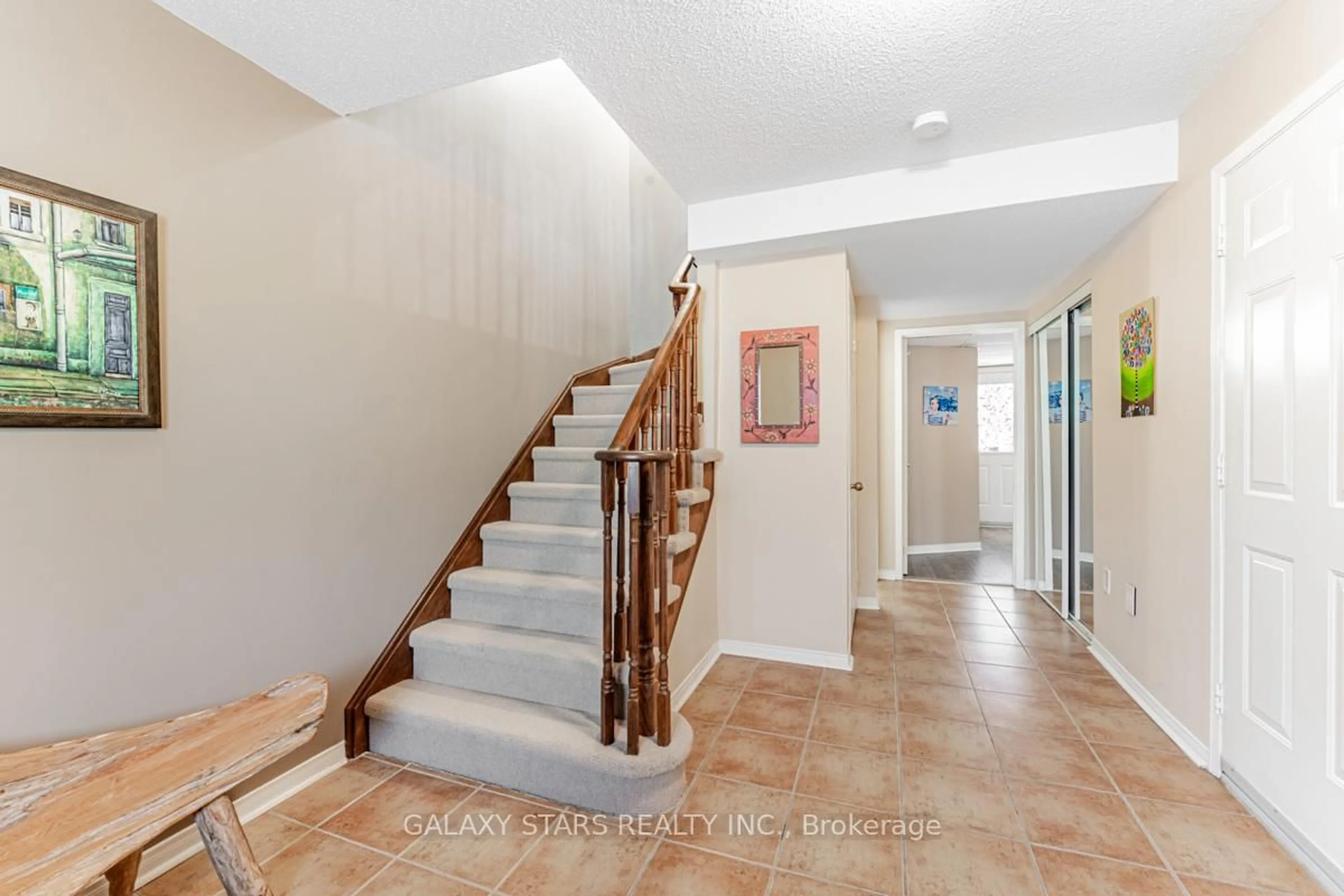 Indoor foyer for 24 Post Oak Dr, Richmond Hill Ontario L4E 4G8