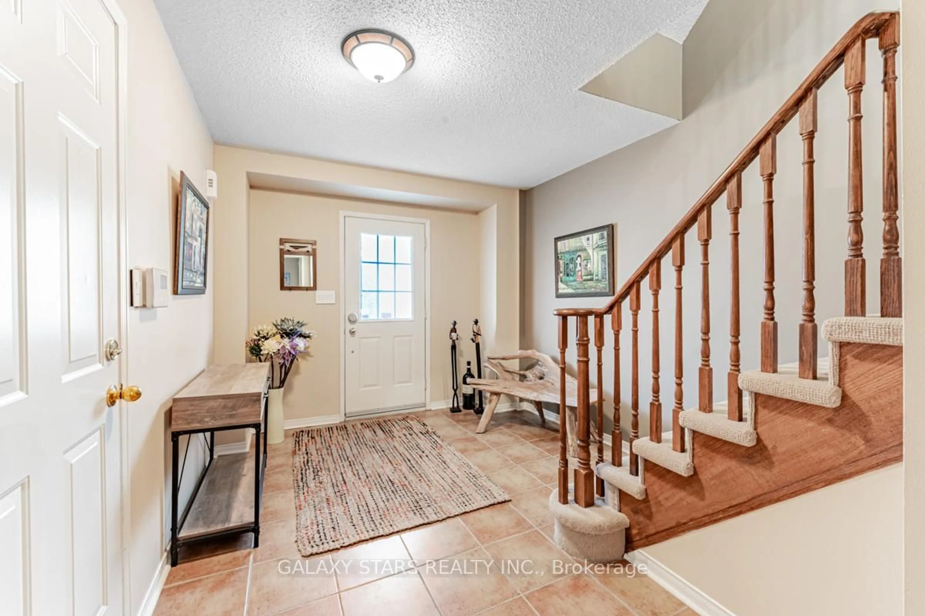 Indoor entryway for 24 Post Oak Dr, Richmond Hill Ontario L4E 4G8