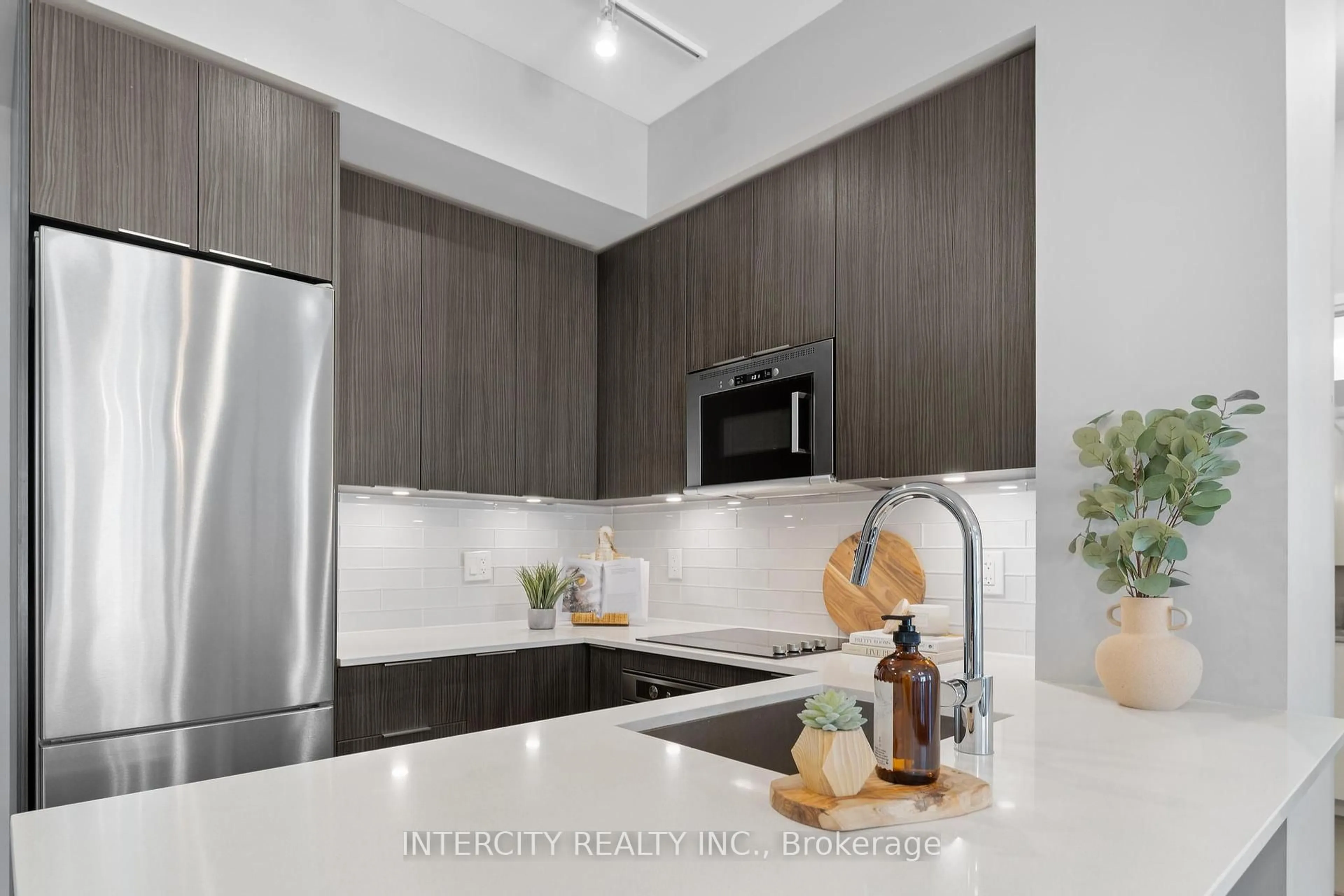 Standard kitchen, unknown for 99 Eagle Rock Way #627, Vaughan Ontario L6A 5A7