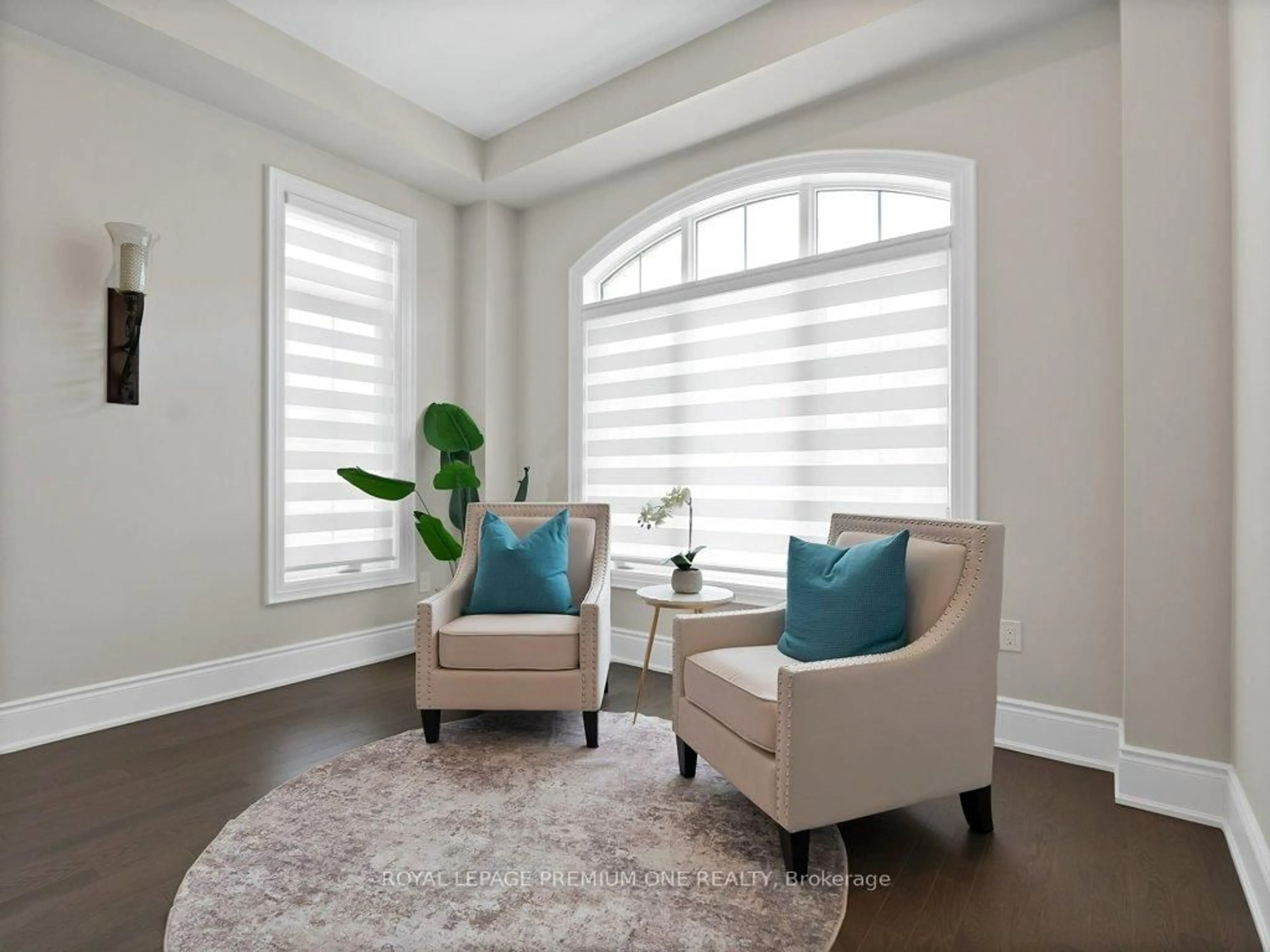 Living room with furniture, unknown for 69 Crawford Dr, King Ontario L7B 0R1