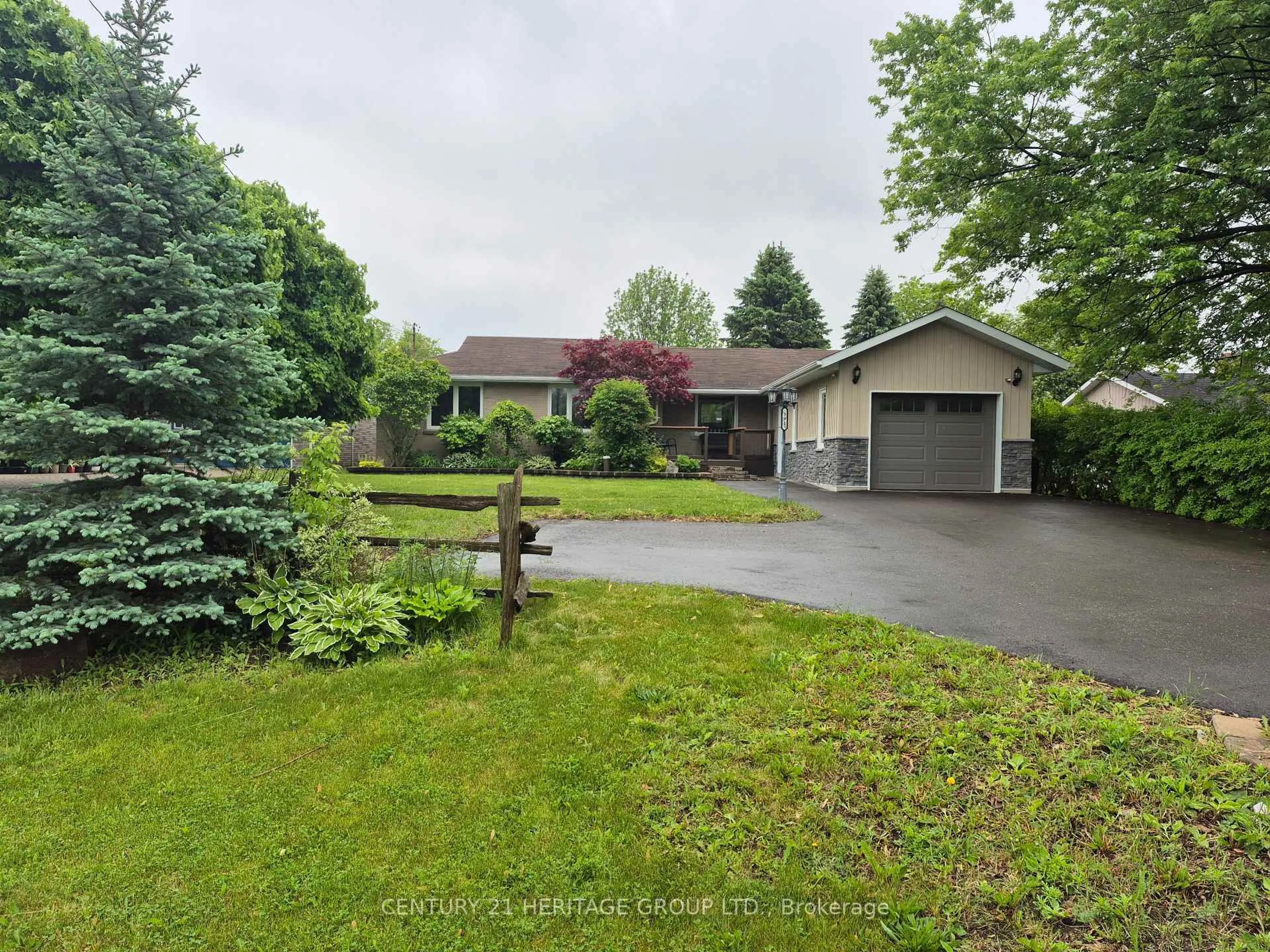 A pic from outside/outdoor area/front of a property/back of a property/a pic from drone, street for 391 Victoria St, New Tecumseth Ontario L9R 1J8