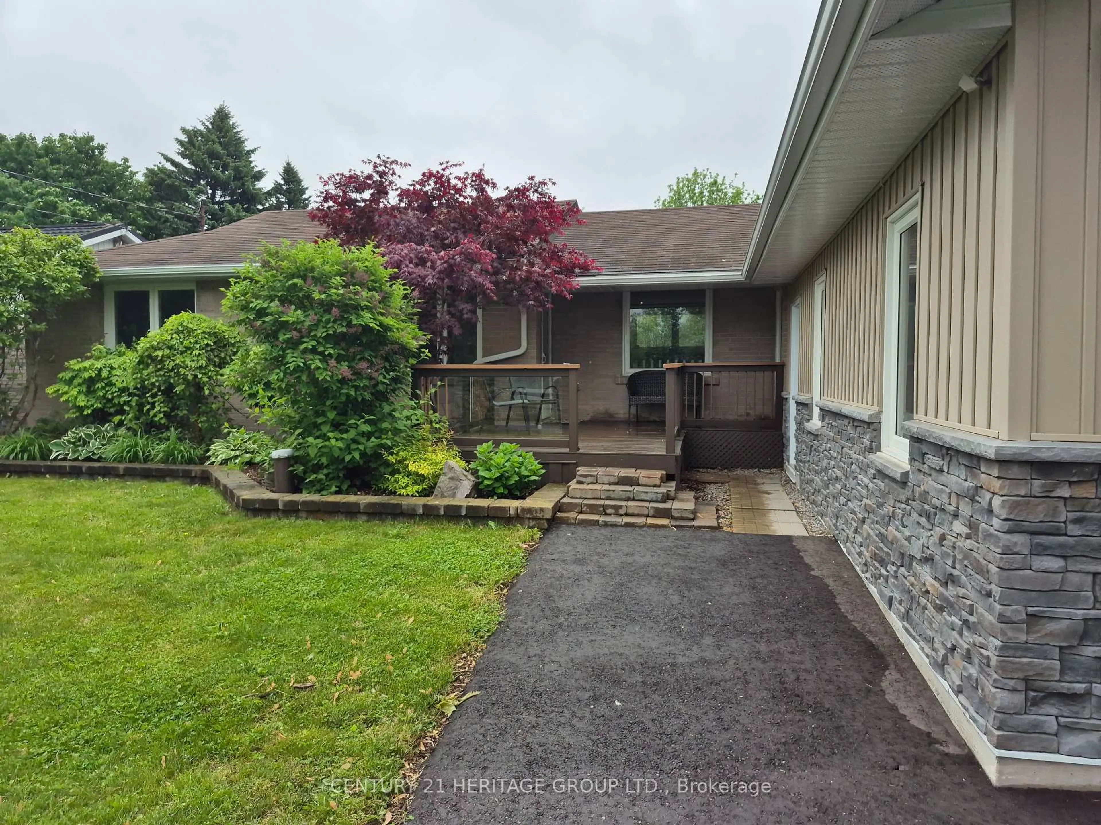 A pic from outside/outdoor area/front of a property/back of a property/a pic from drone, street for 391 Victoria St, New Tecumseth Ontario L9R 1J8