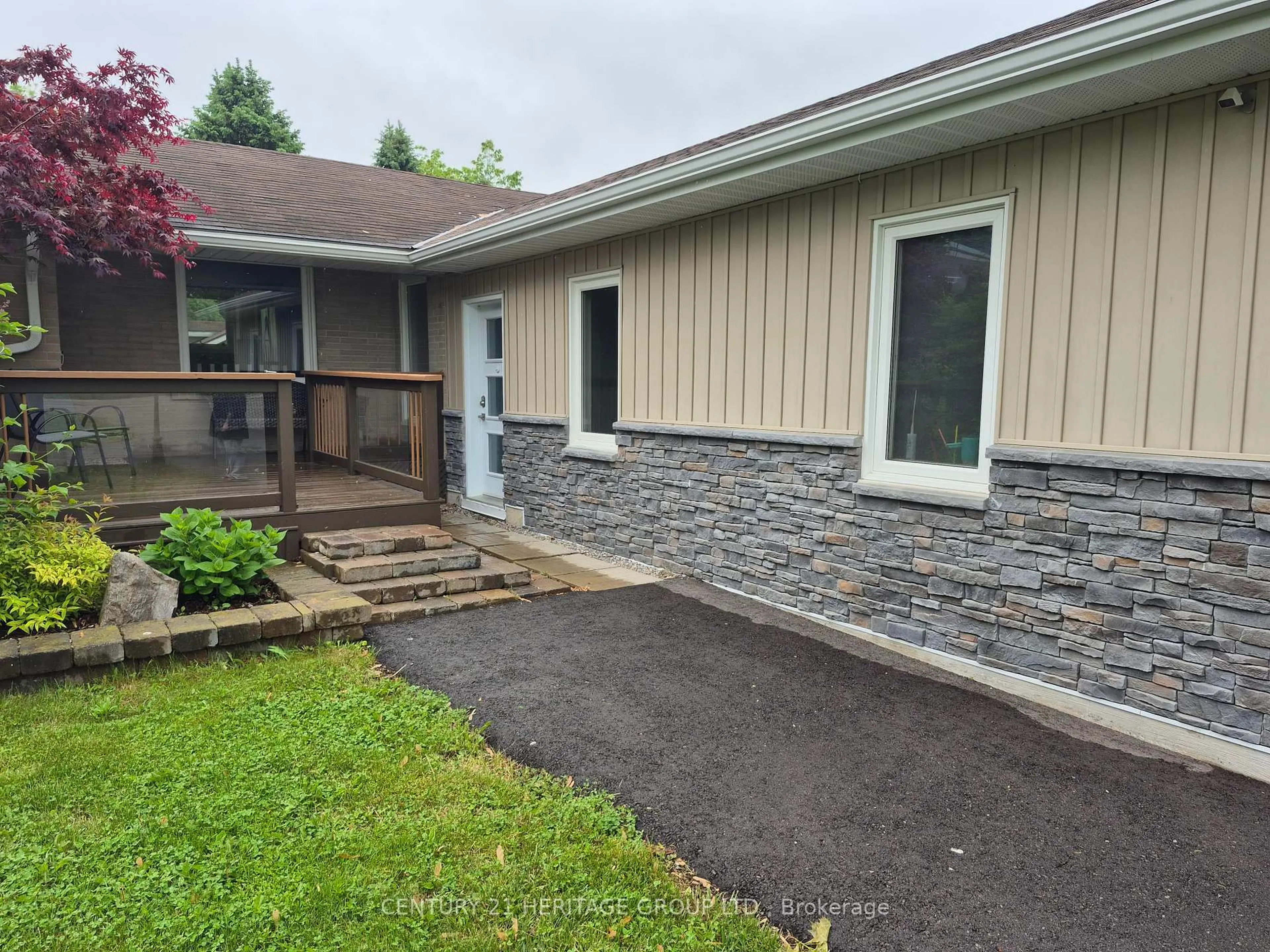 Patio, unknown for 391 Victoria St, New Tecumseth Ontario L9R 1J8
