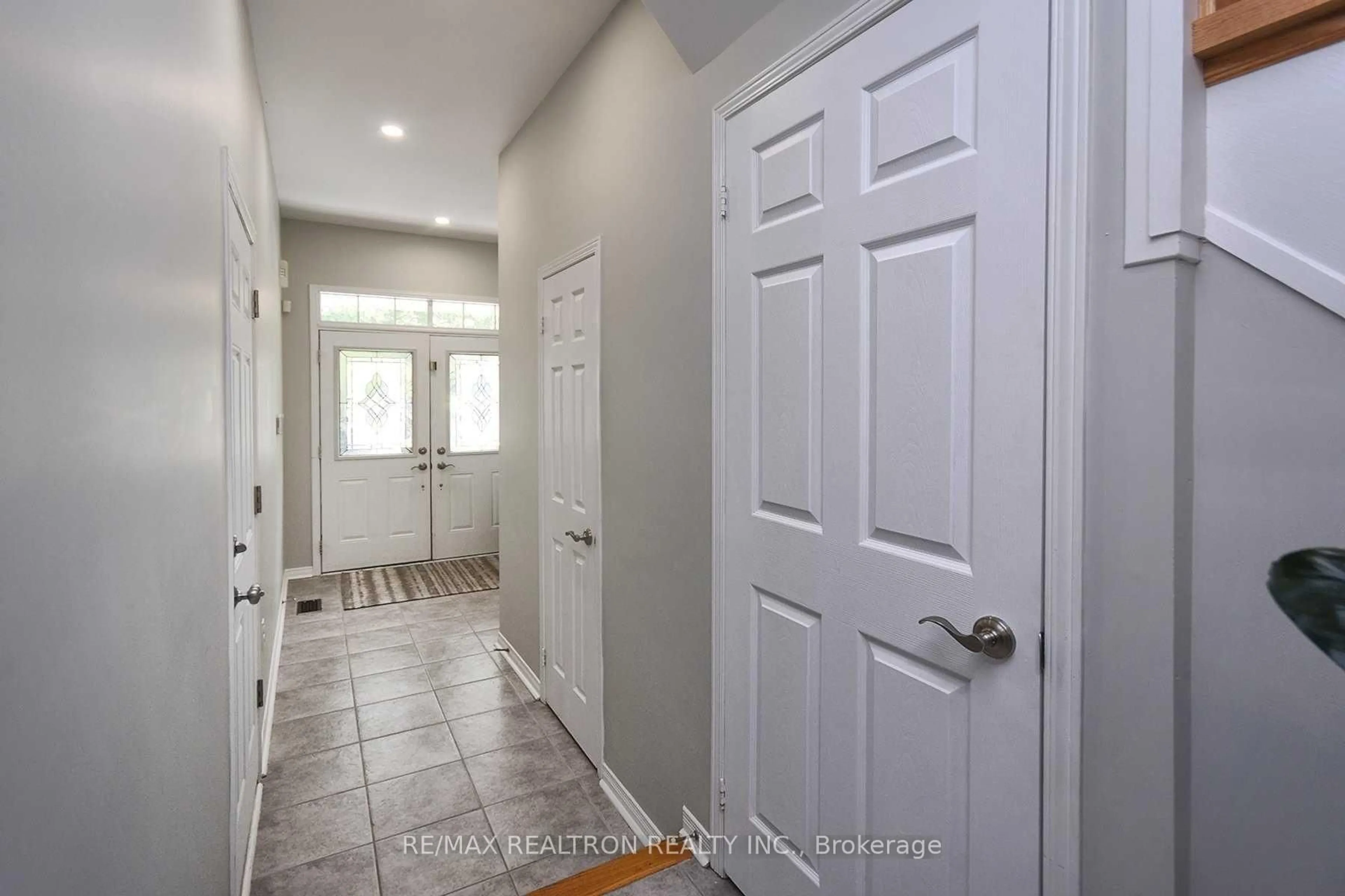 Indoor entryway for 147 Laramie Cres, Vaughan Ontario L6A 0R1