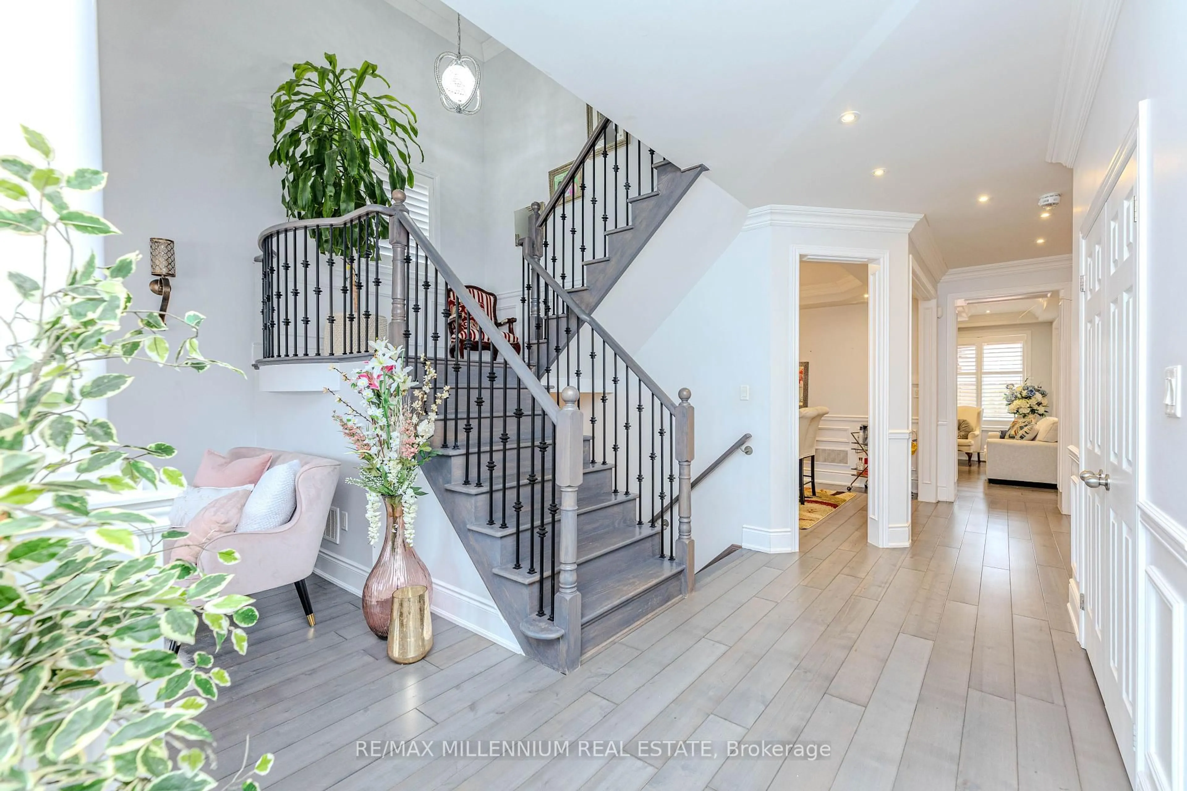 Indoor entryway for 75 Copeland Cres, Innisfil Ontario L0L 1L0