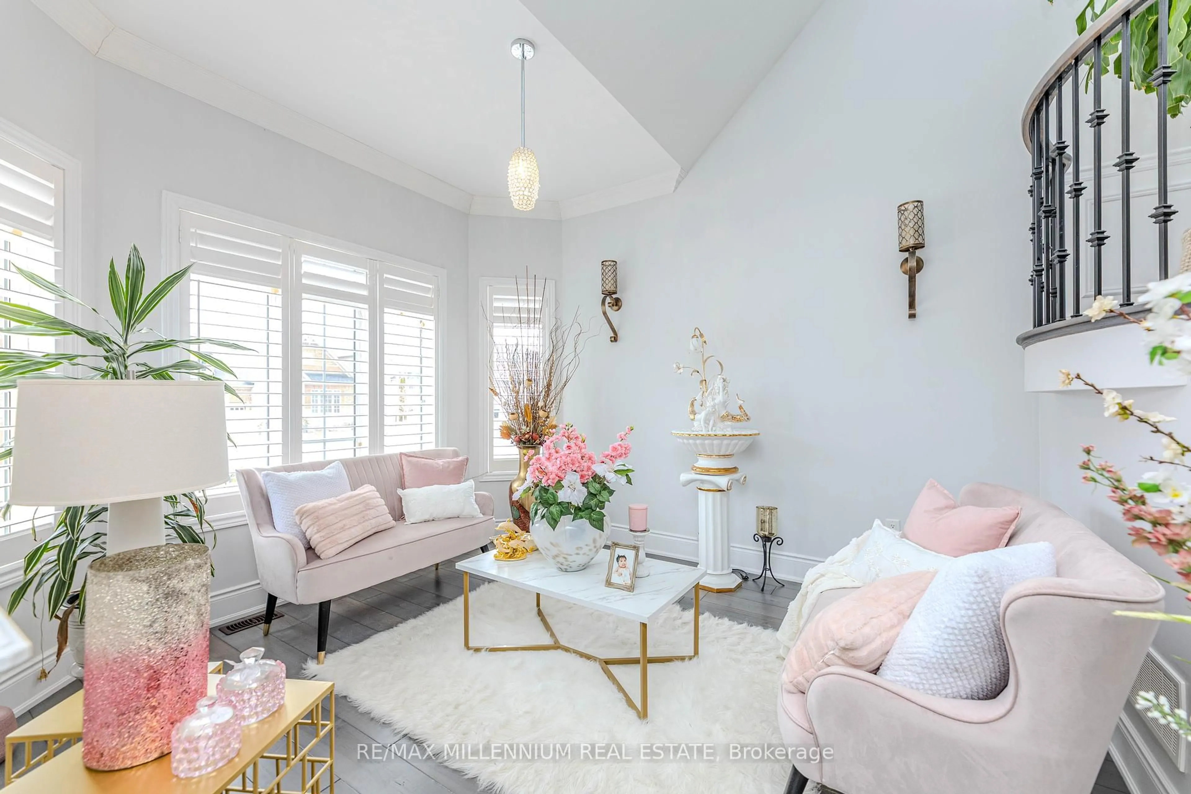 Living room with furniture, unknown for 75 Copeland Cres, Innisfil Ontario L0L 1L0
