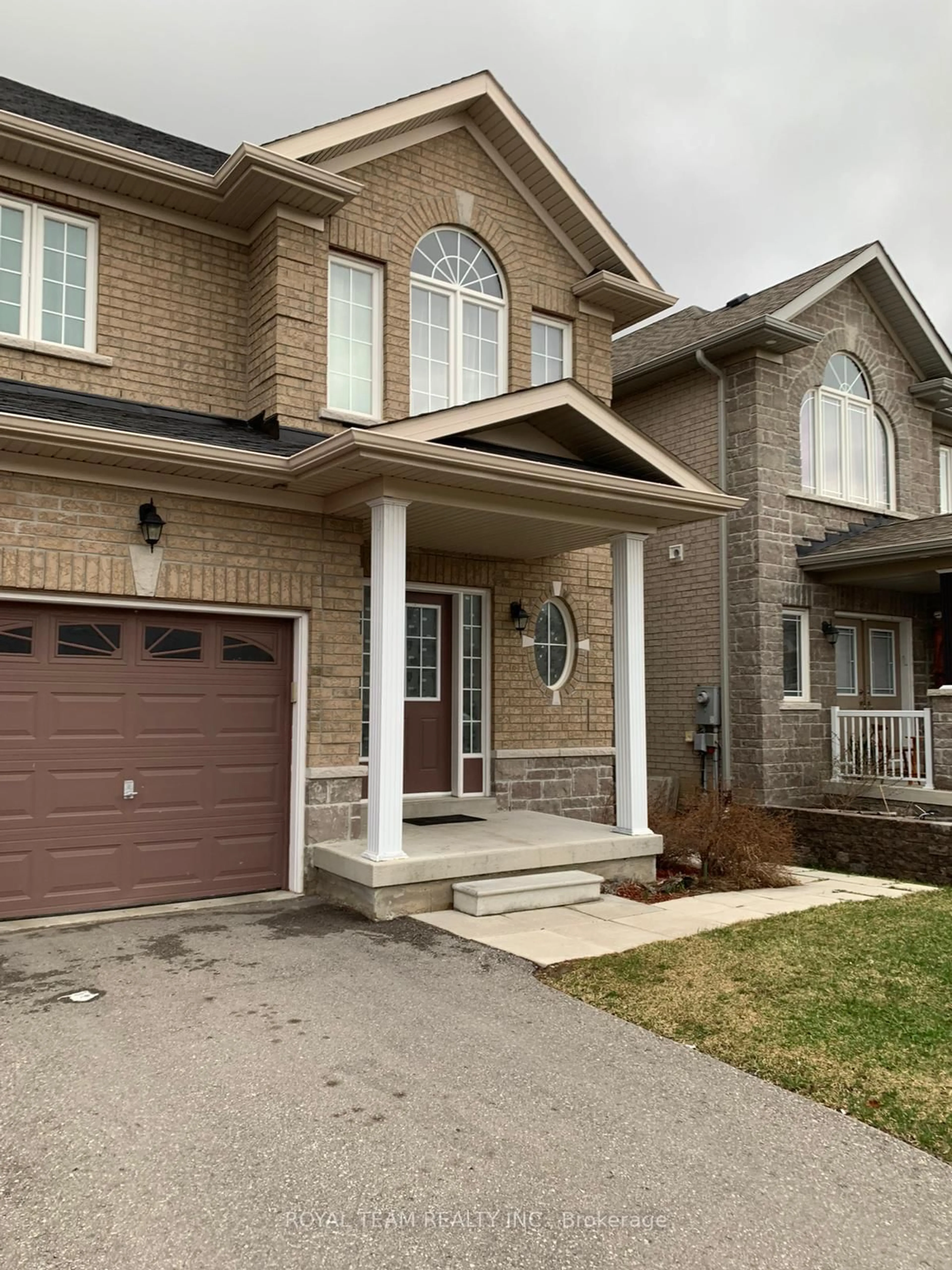 Home with brick exterior material, street for 218 Richardson Cres, Bradford West Gwillimbury Ontario L3Z 0R6
