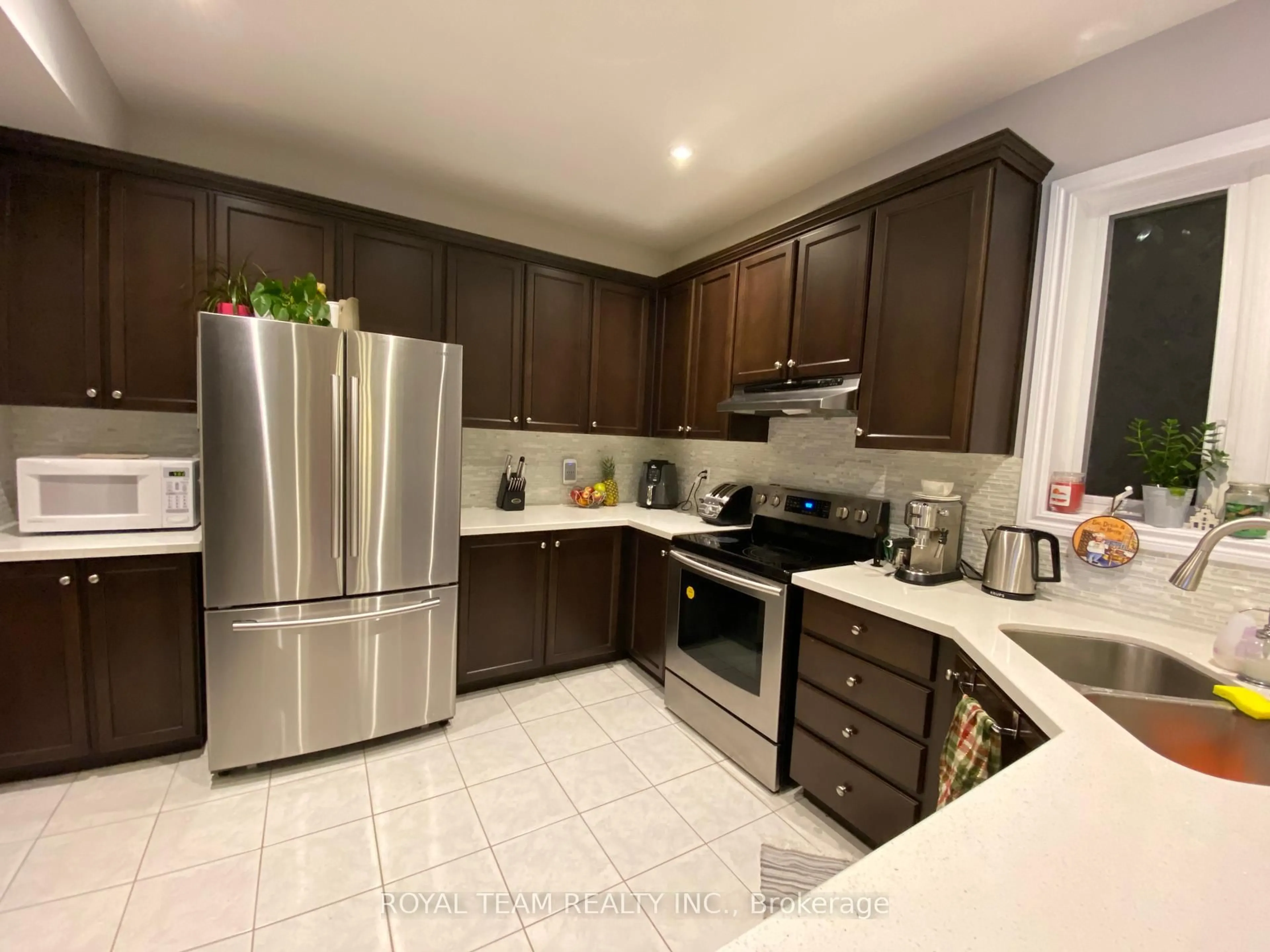 Unknown for 218 Richardson Cres, Bradford West Gwillimbury Ontario L3Z 0R6