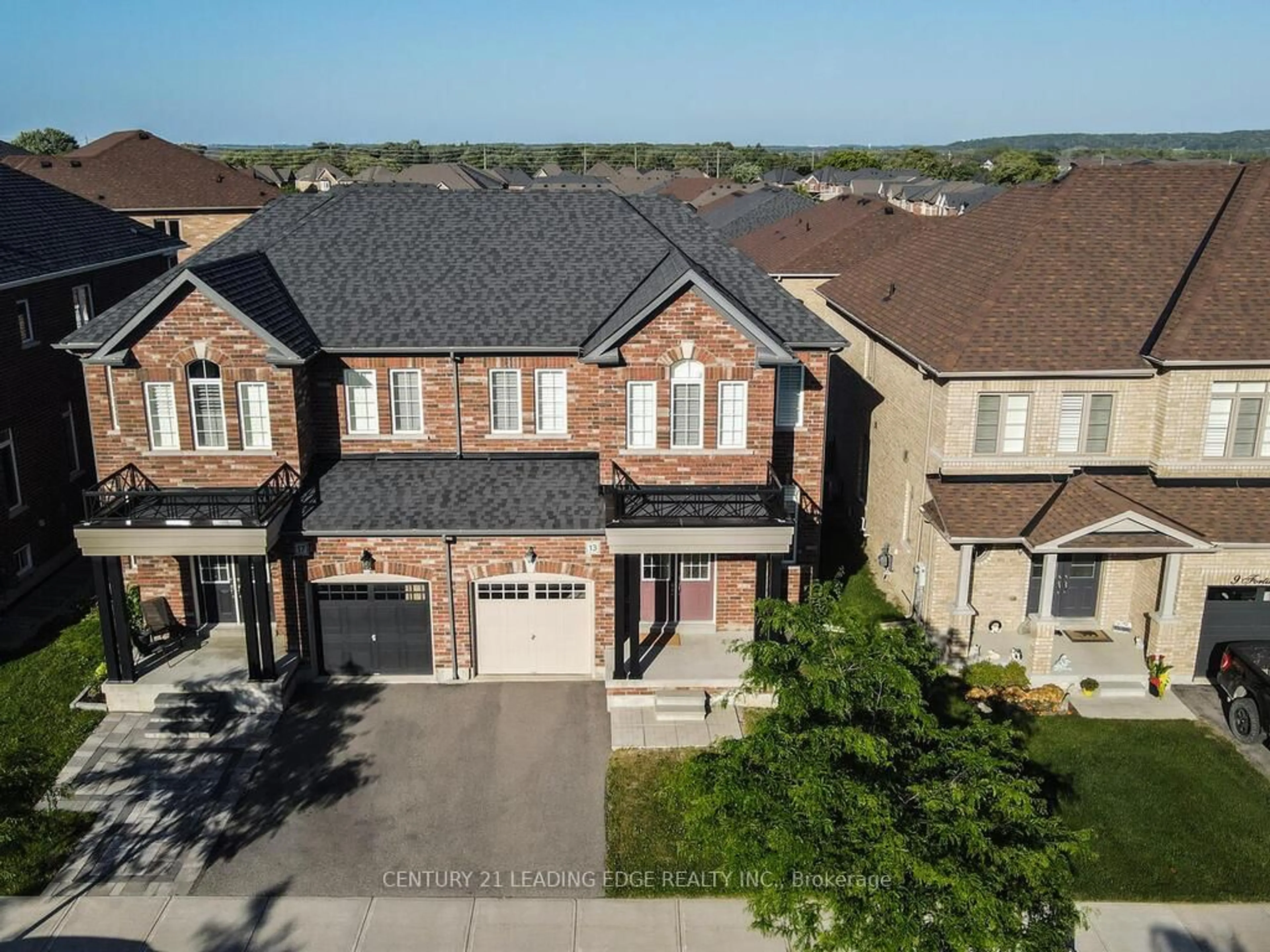 A pic from outside/outdoor area/front of a property/back of a property/a pic from drone, street for 13 FORTIS Cres, Bradford West Gwillimbury Ontario L3Z 0W2