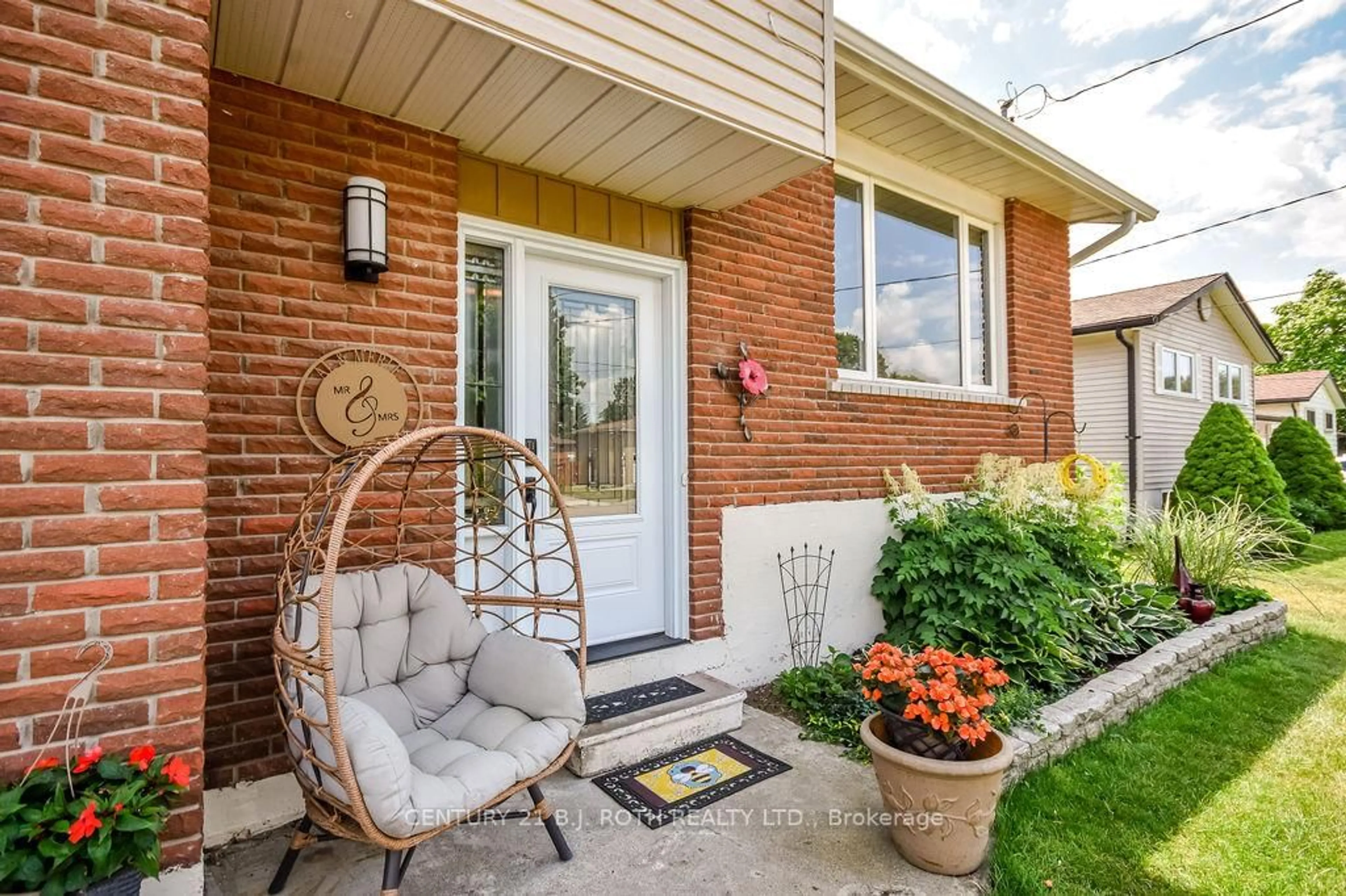 Home with brick exterior material, street for 14 LARKDALE Cres, Essa Ontario L0M 1B0