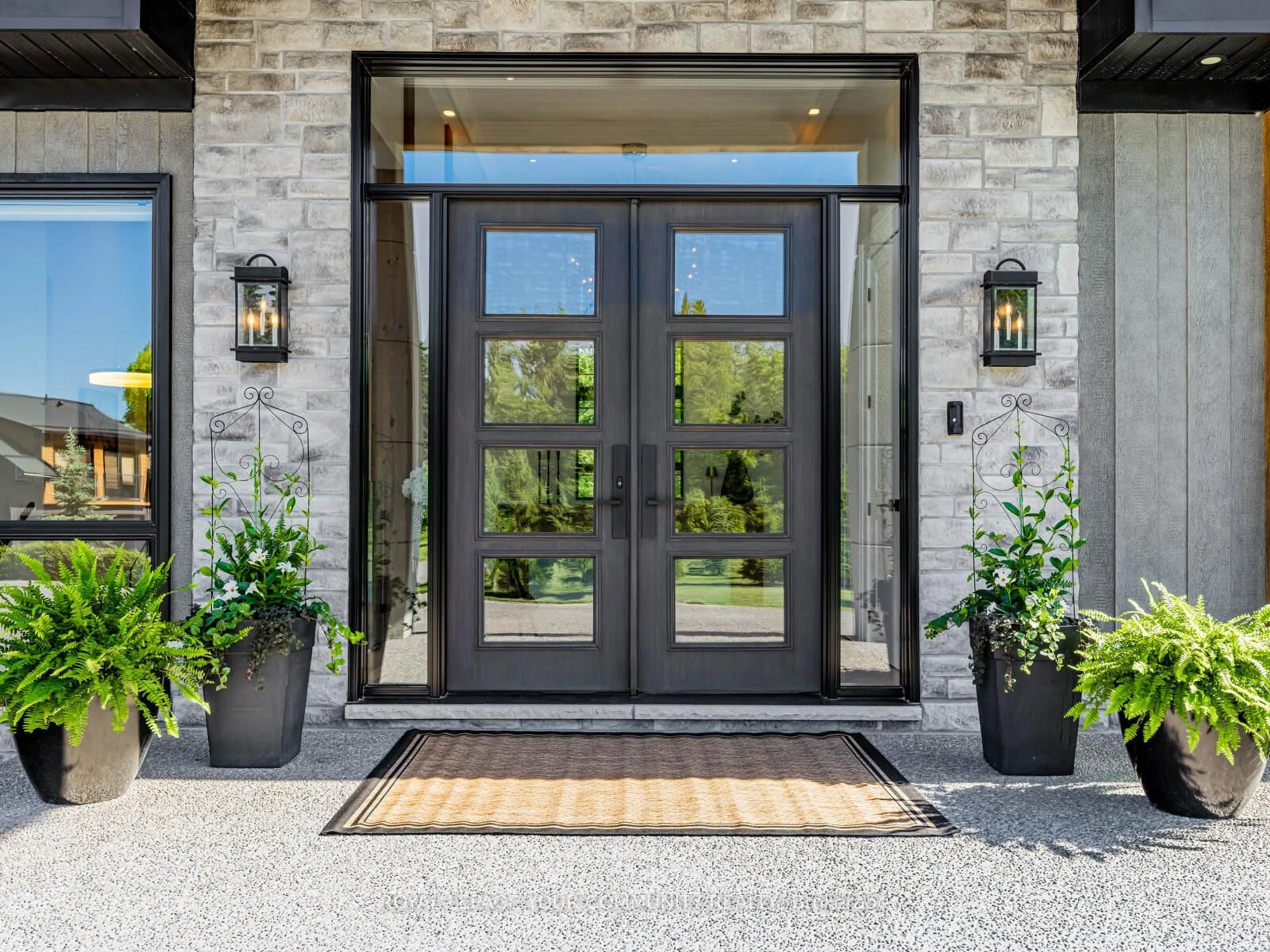 Indoor entryway for 807 Ganton Rd, Uxbridge Ontario L9P 1R3