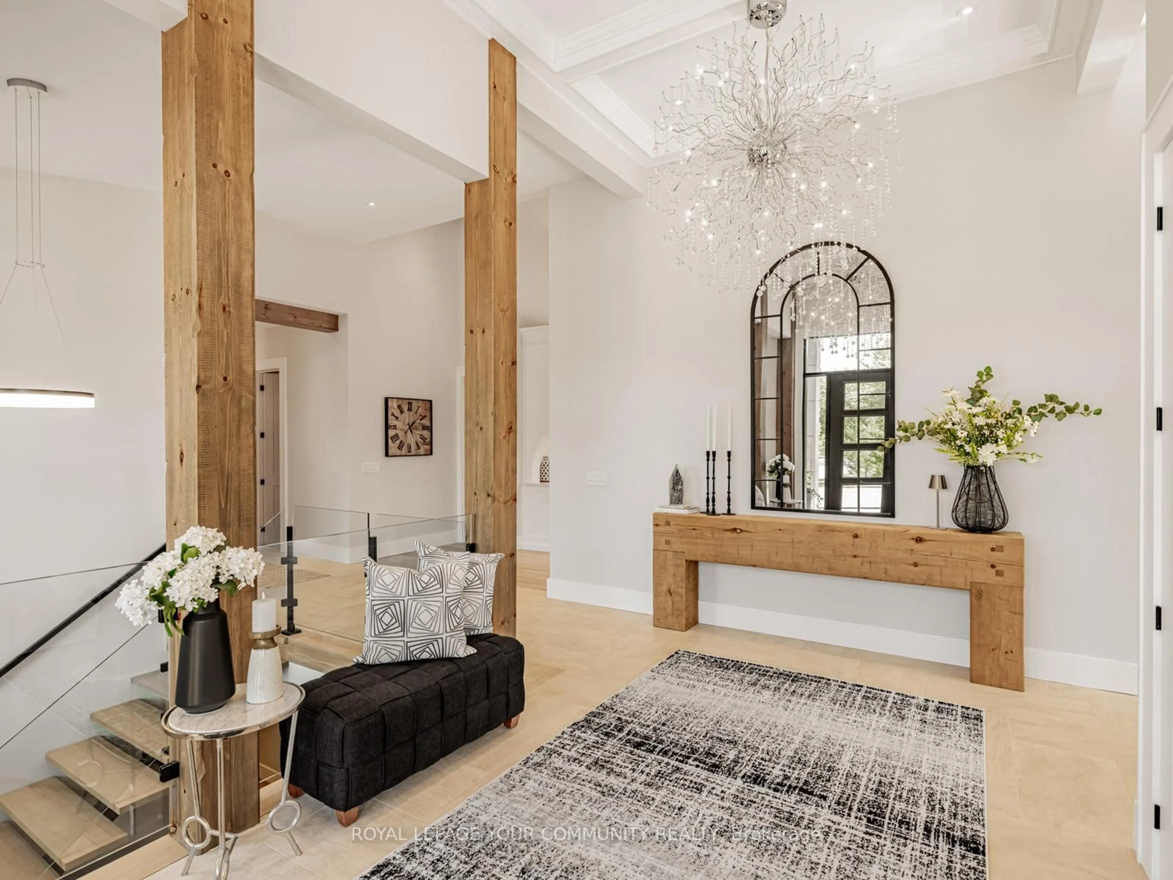 Indoor entryway for 807 Ganton Rd, Uxbridge Ontario L9P 1R3