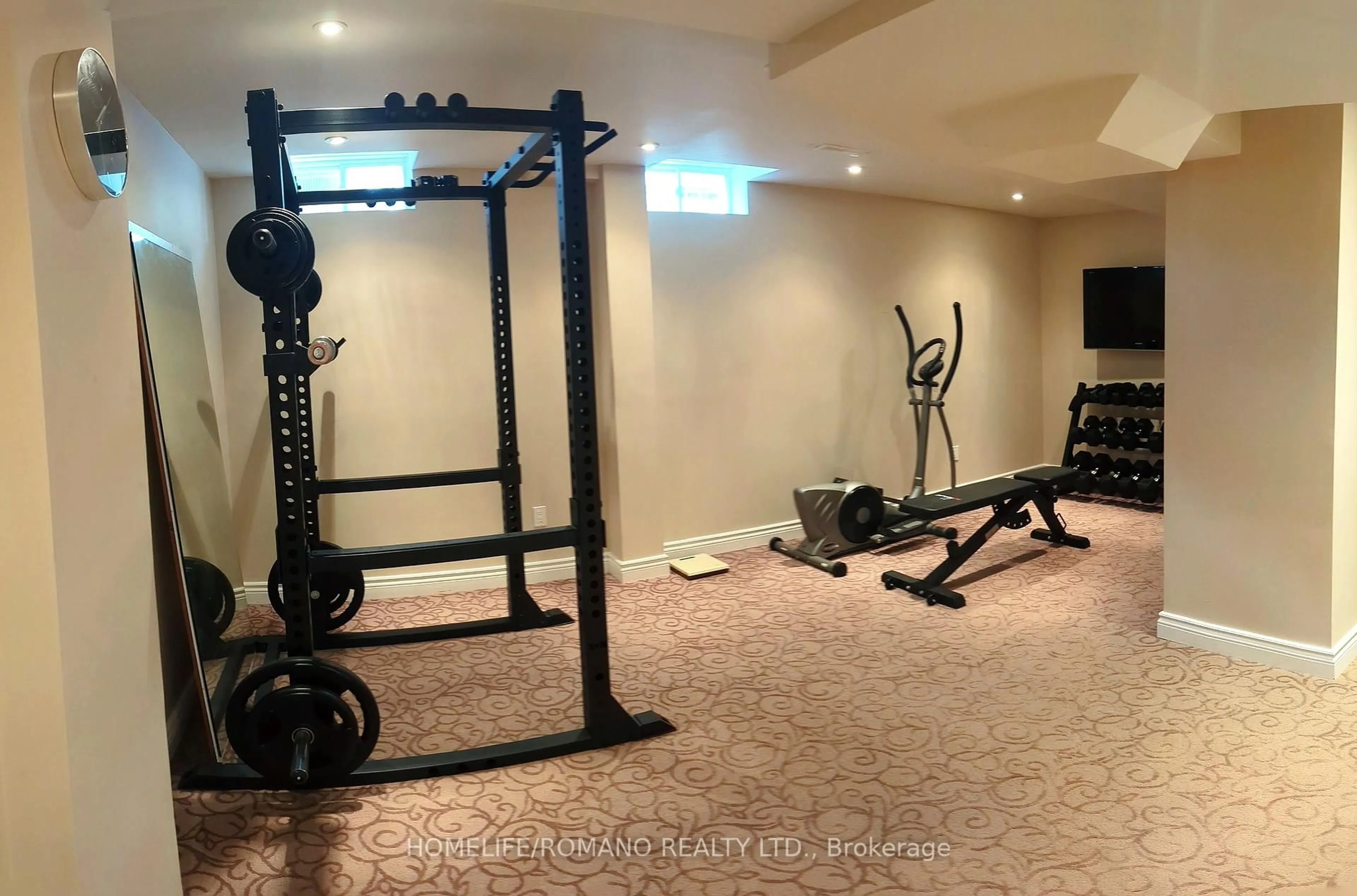 Gym or fitness room for 322 Coachwhip Tr, Newmarket Ontario L3X 2R6