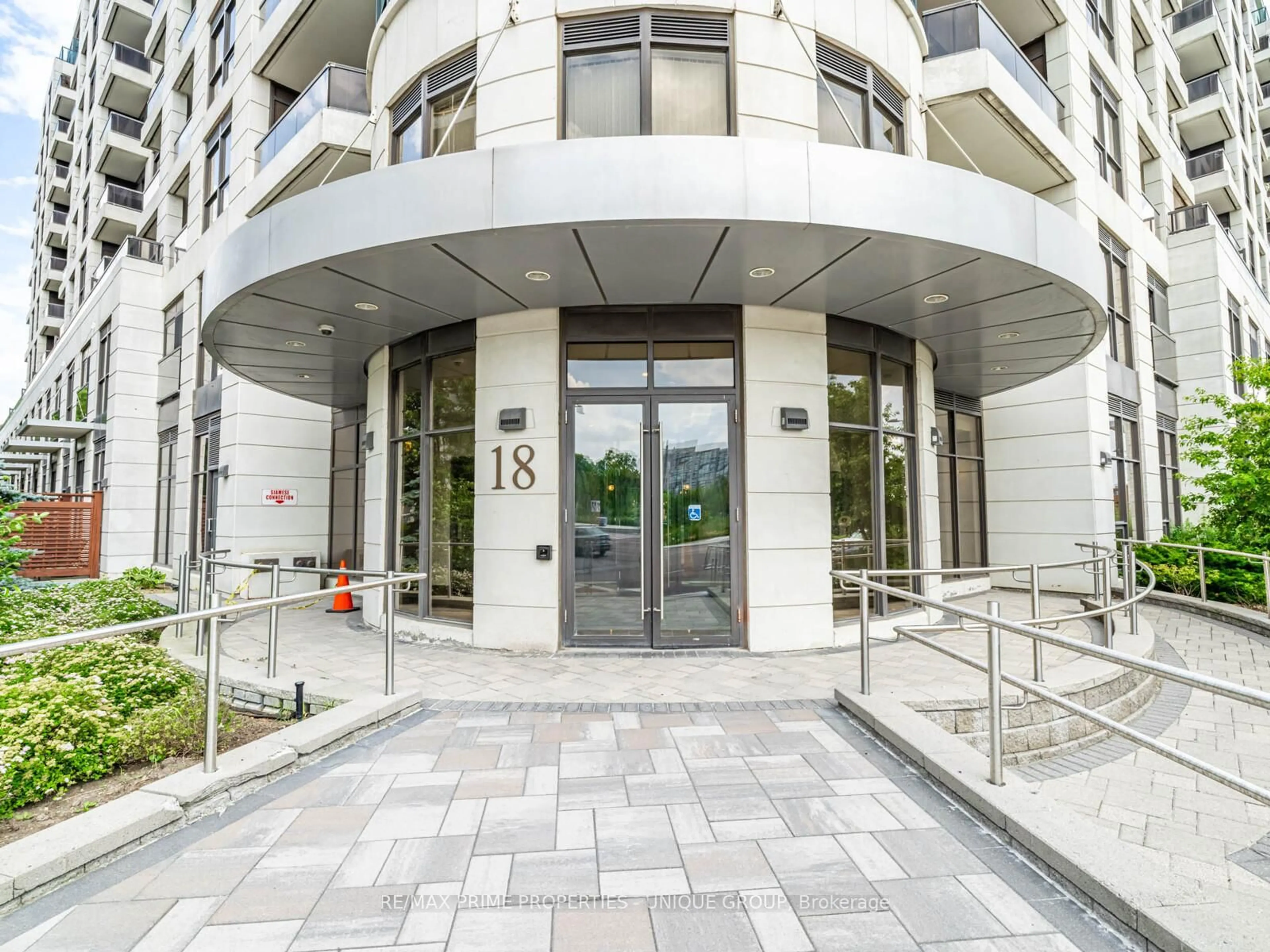 Indoor foyer for 18 Harding Blvd #709, Richmond Hill Ontario L4C 0T3