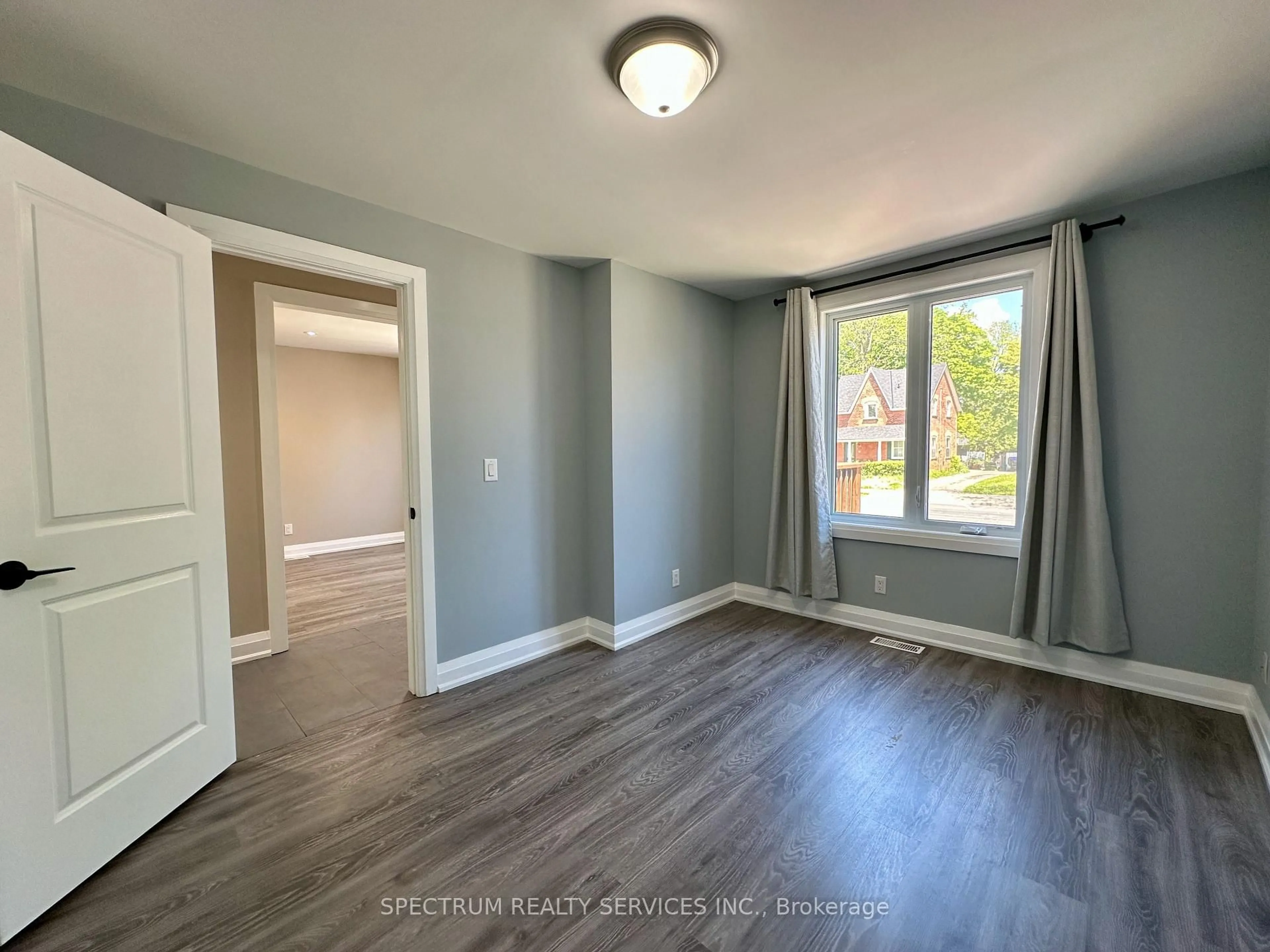 A pic of a room for 36 Queen St, New Tecumseth Ontario L0G 1W0
