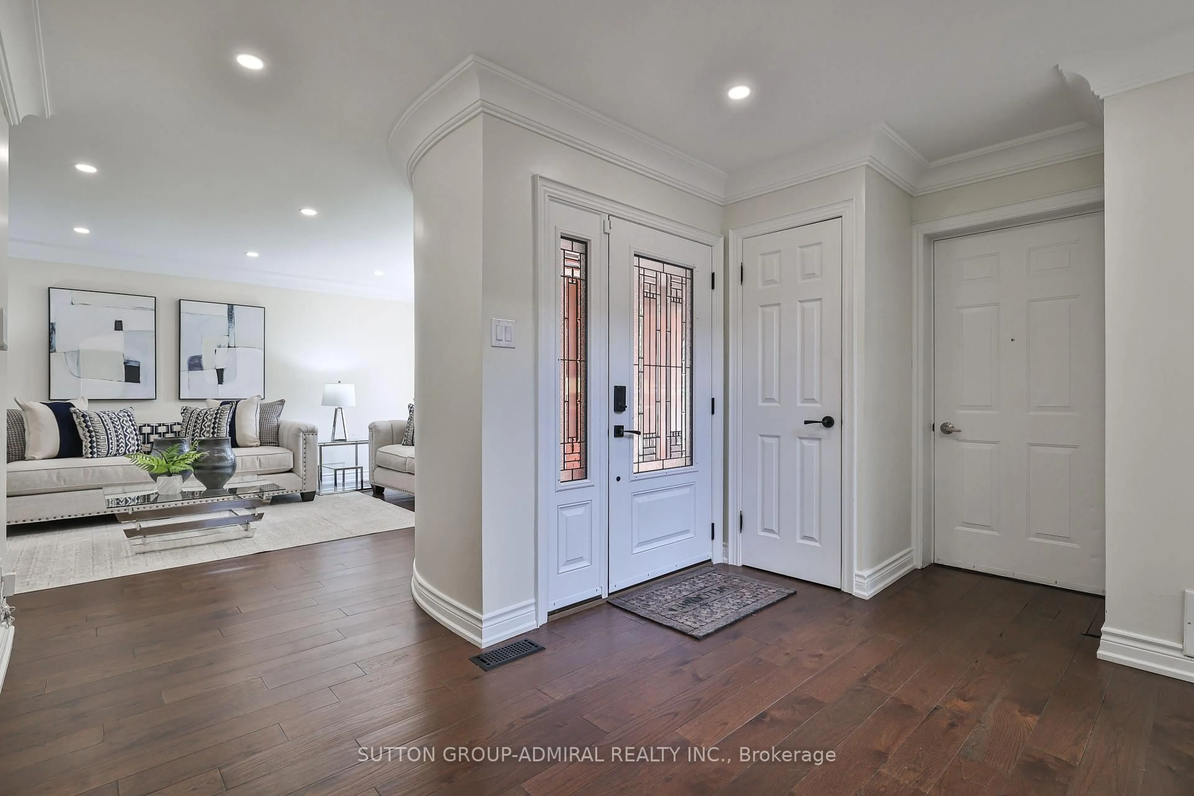 Indoor entryway for 204 Willowbrook Rd, Markham Ontario L3T 5L6