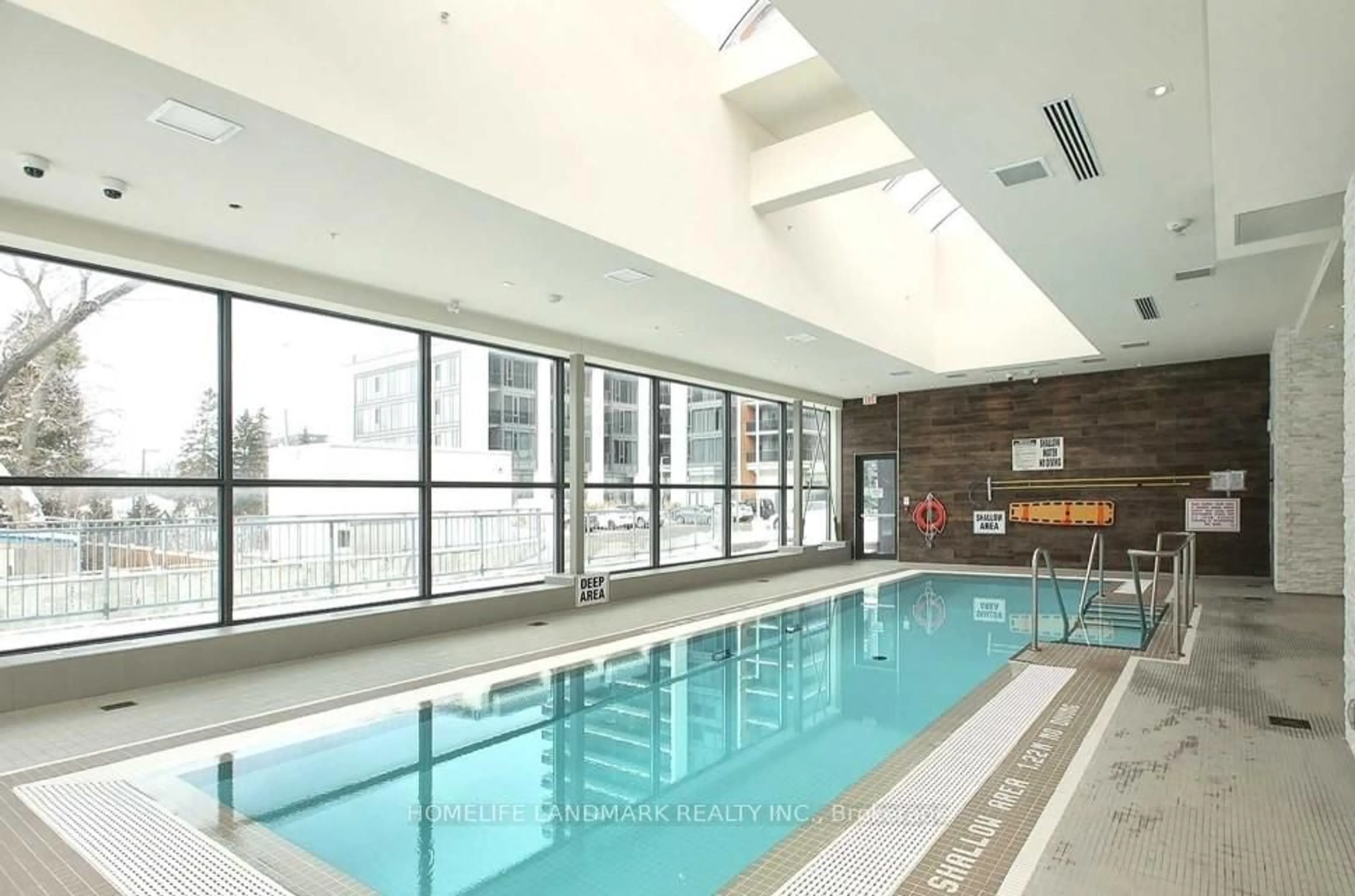 Pool for 9608 Yonge St #303, Richmond Hill Ontario L4C 0X4