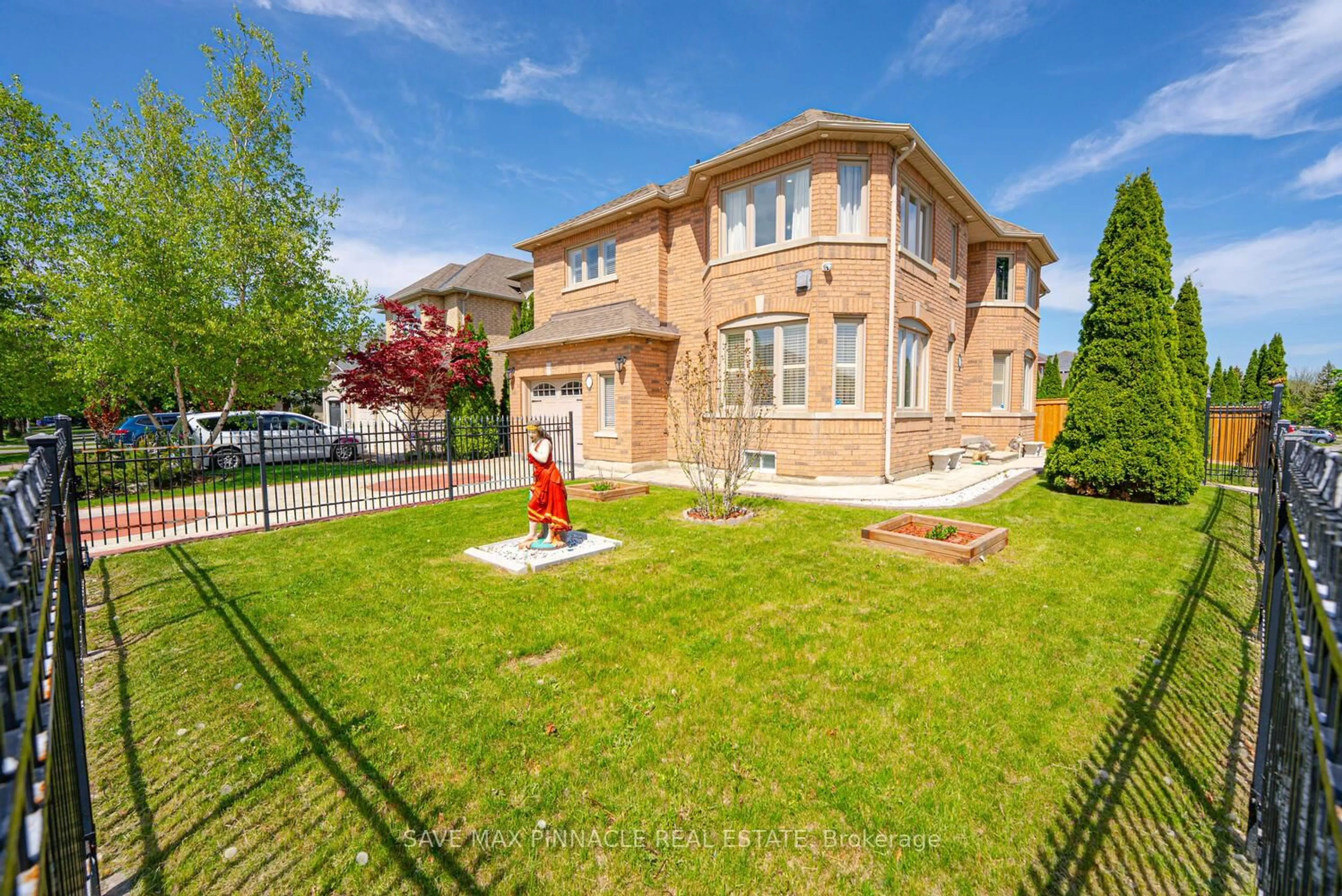 A pic from outside/outdoor area/front of a property/back of a property/a pic from drone, street for 1 Ashton Dr, Vaughan Ontario L6A 2L4