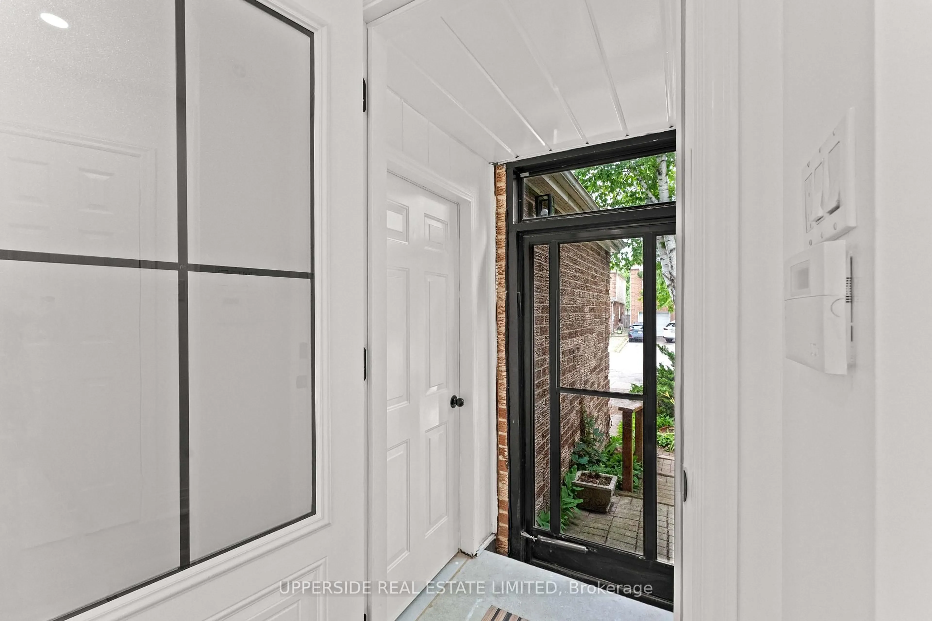 Indoor entryway for 55 Thornbury Circ, Vaughan Ontario L4J 5C3